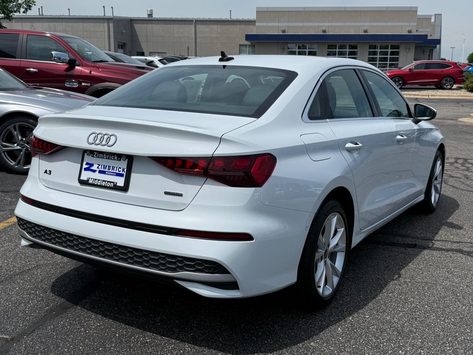 Audi A3 Vehicle Full-screen Gallery Image 03