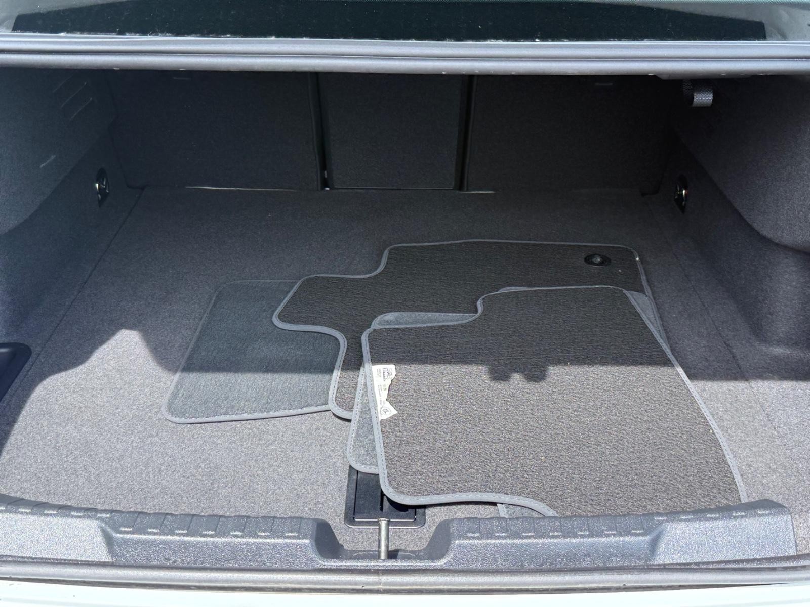 Audi A3 Vehicle Full-screen Gallery Image 05