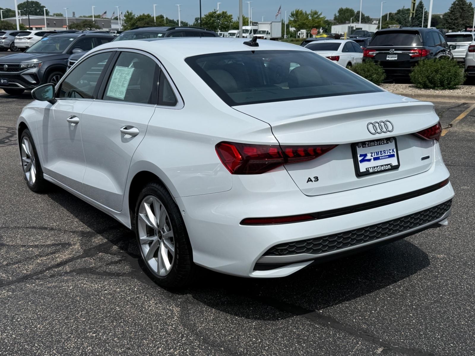 Audi A3 Vehicle Full-screen Gallery Image 06