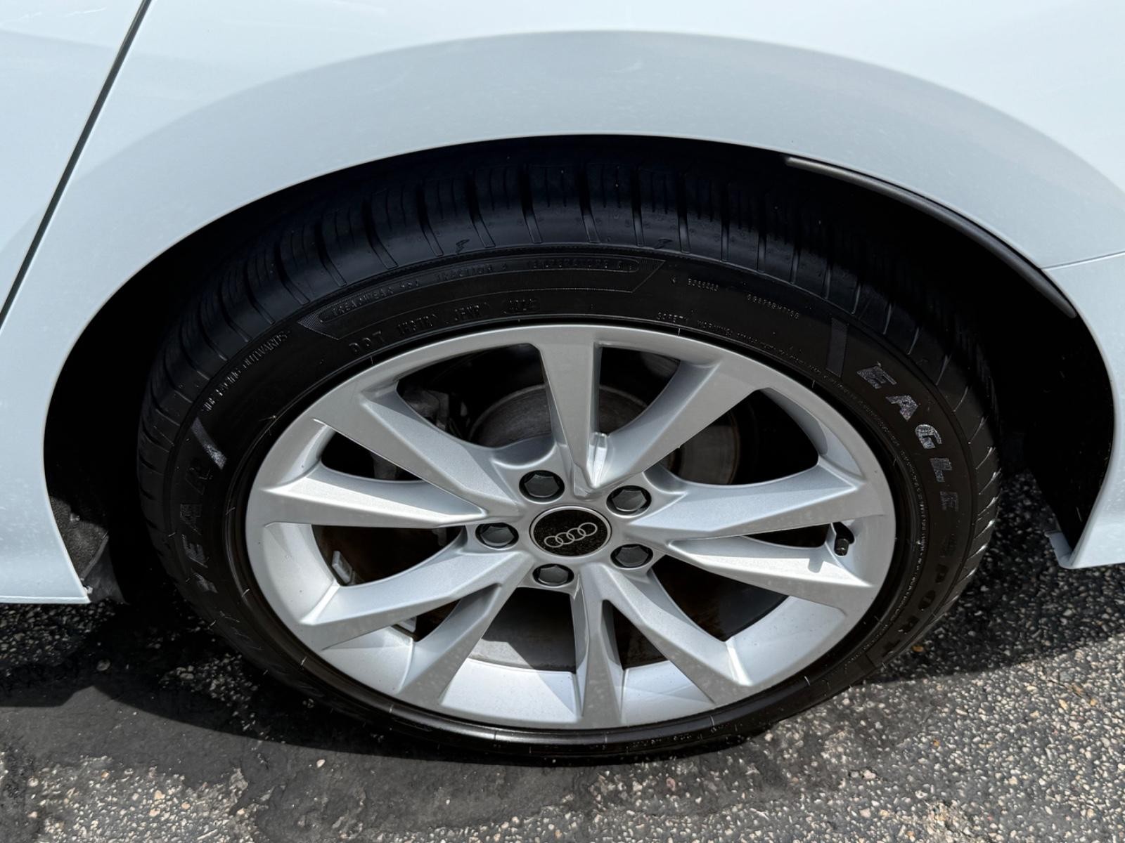 Audi A3 Vehicle Full-screen Gallery Image 07