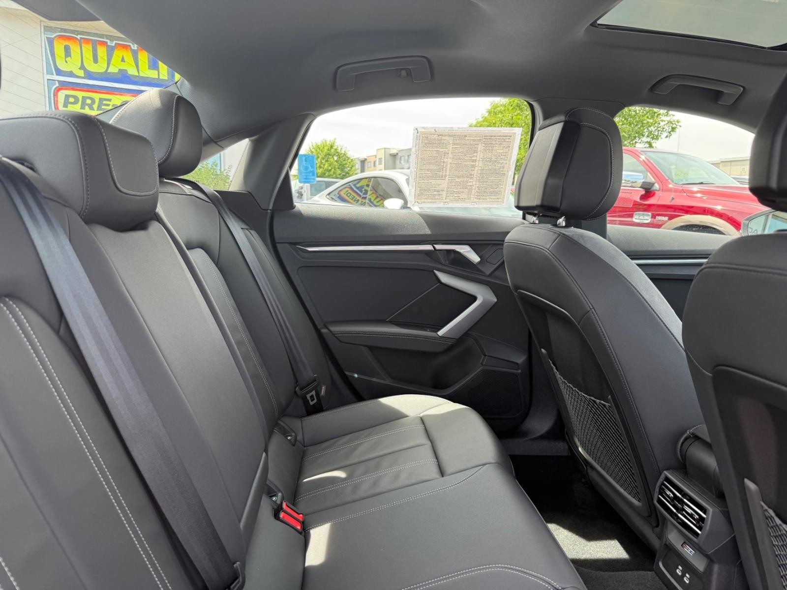 Audi A3 Vehicle Full-screen Gallery Image 10