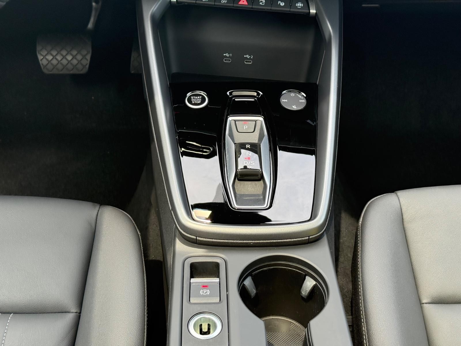 Audi A3 Vehicle Full-screen Gallery Image 14
