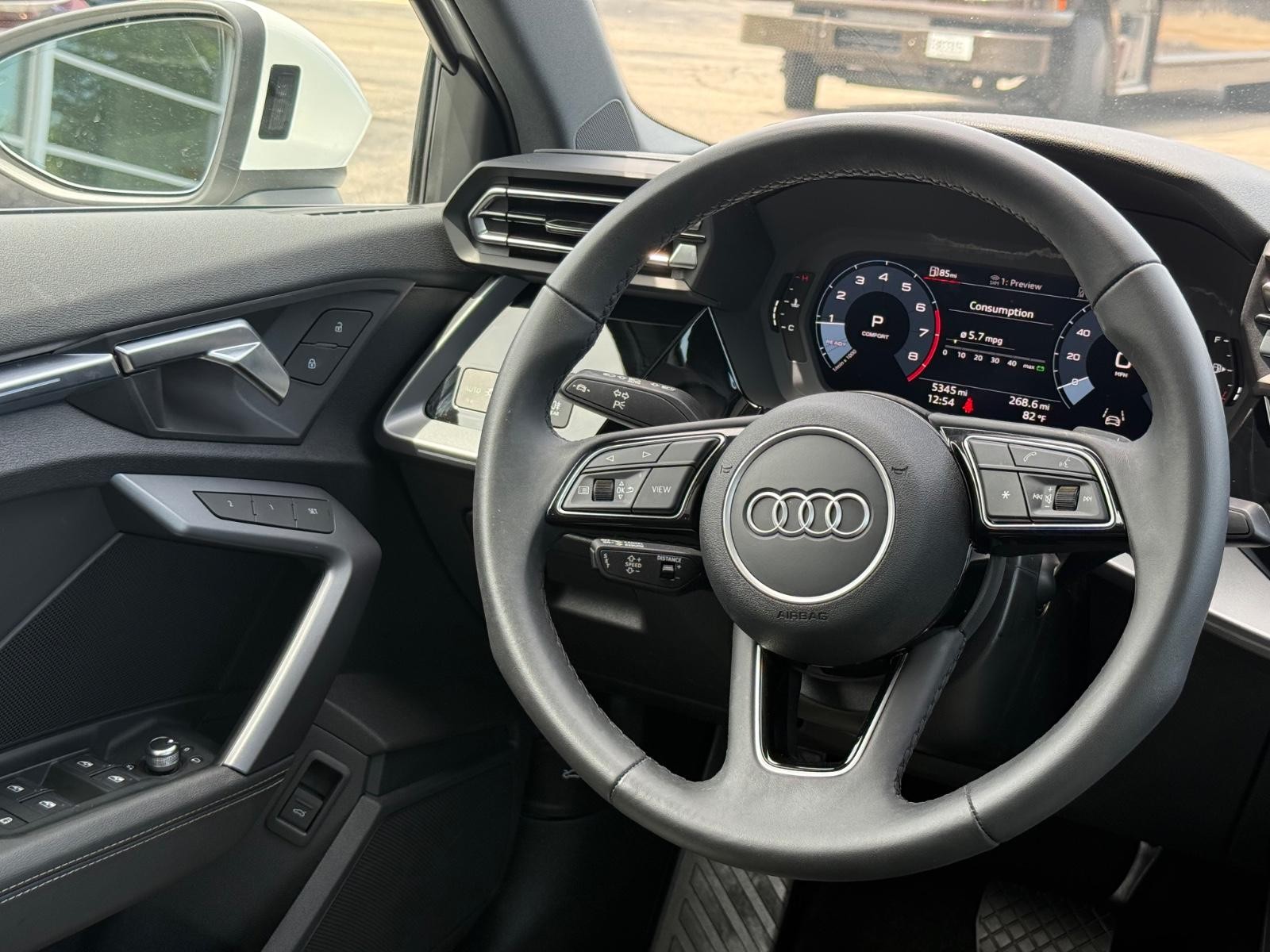 Audi A3 Vehicle Full-screen Gallery Image 15