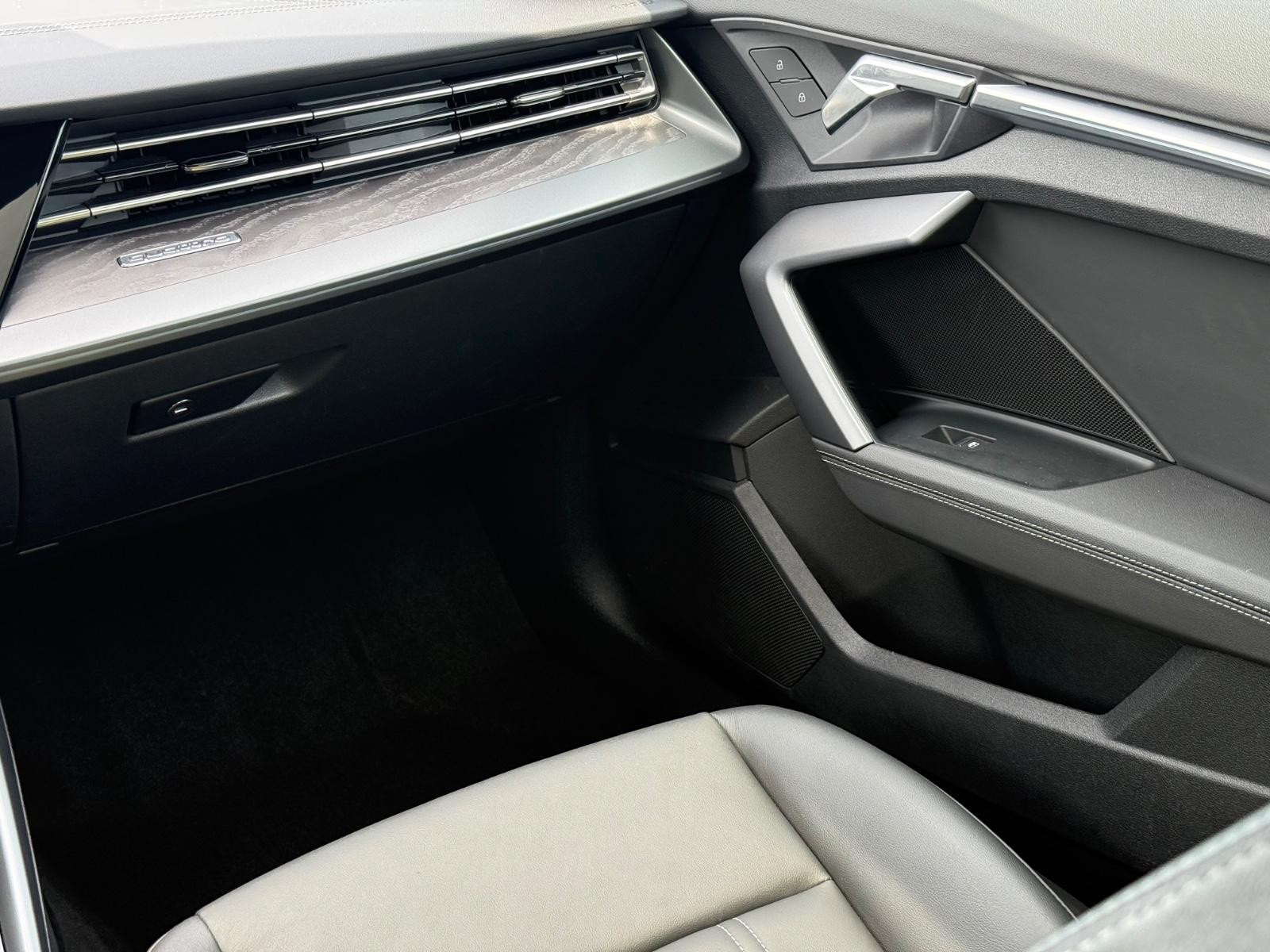 Audi A3 Vehicle Full-screen Gallery Image 16