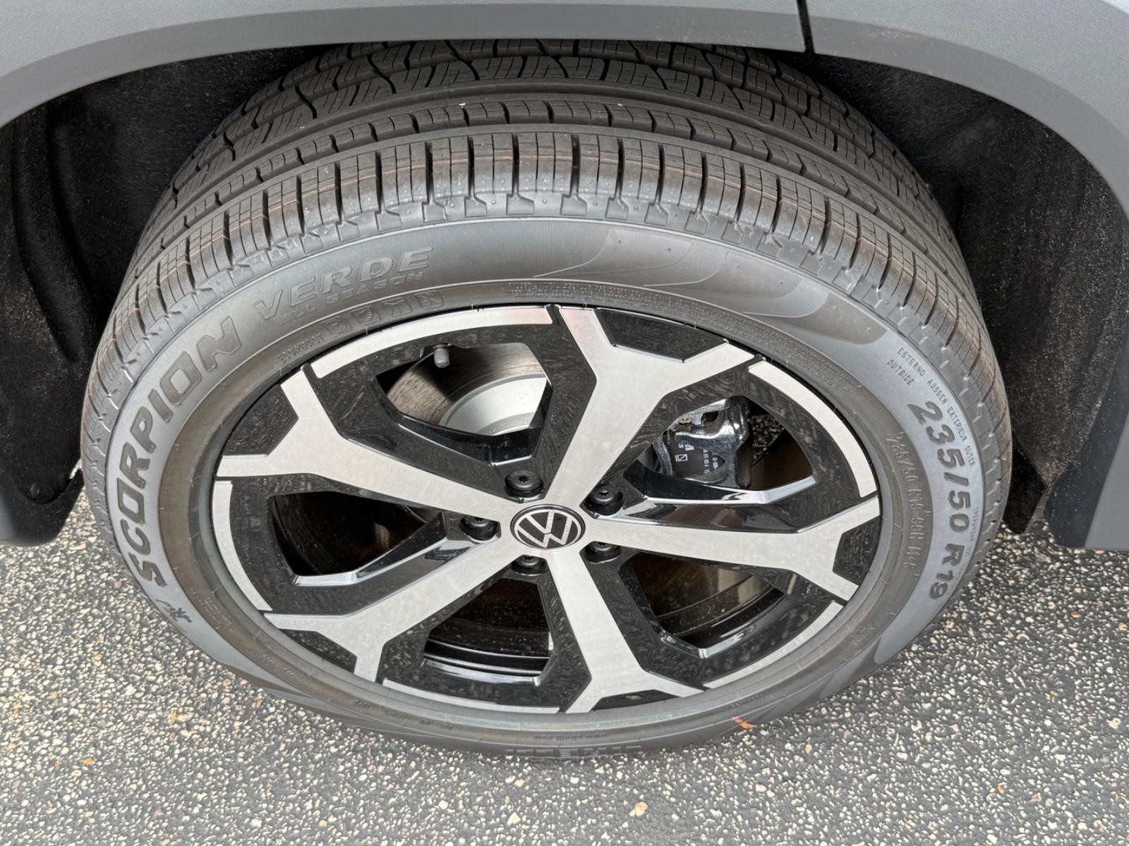 Volkswagen Tiguan Vehicle Image 04