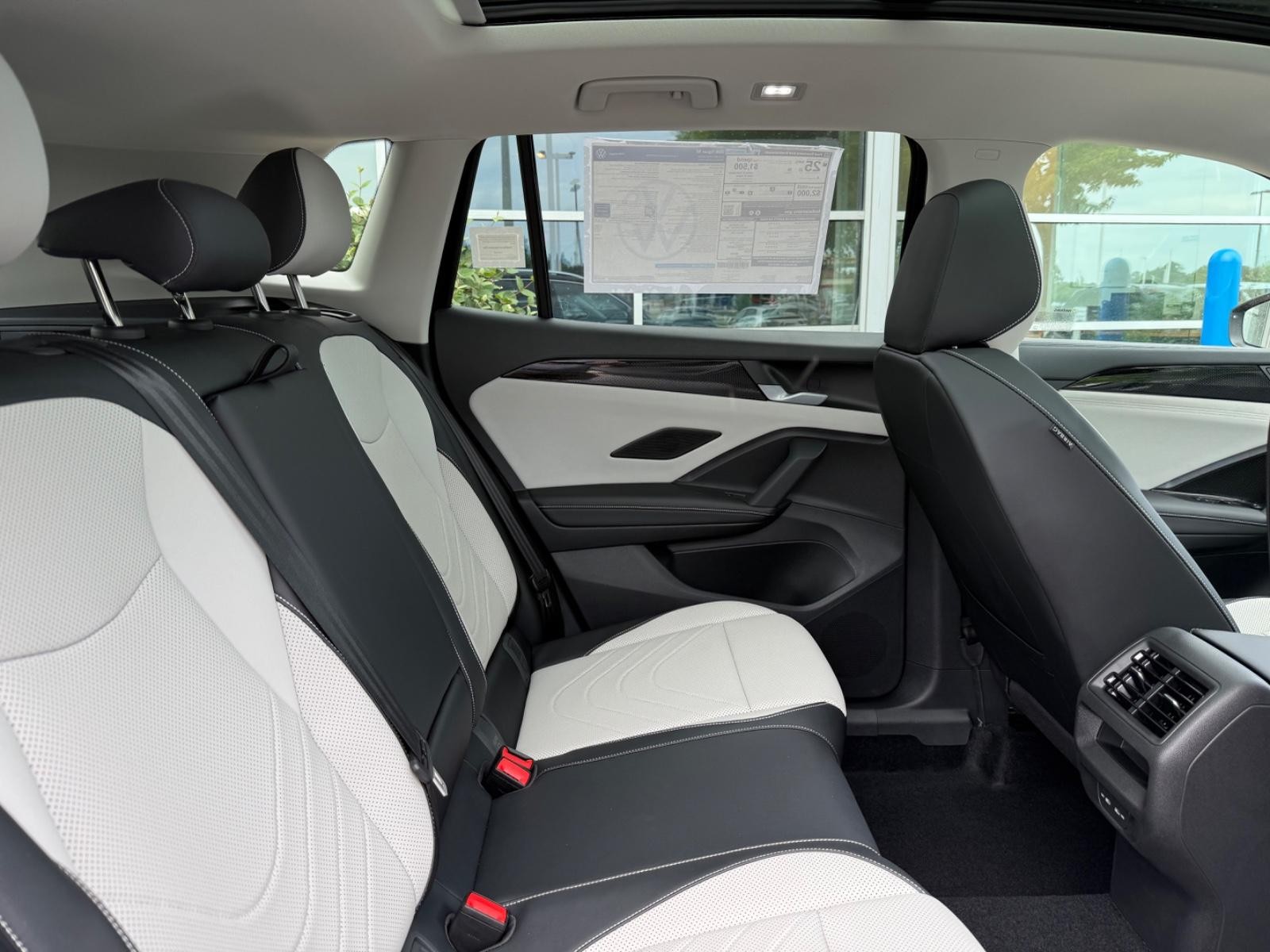 Volkswagen Tiguan Vehicle Image 05