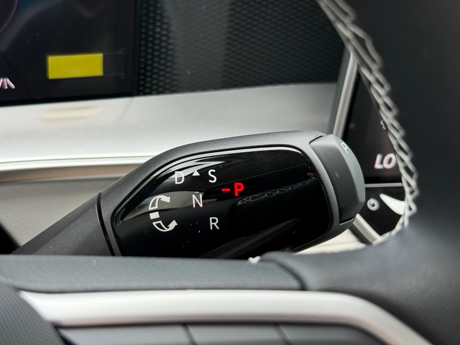 Volkswagen Tiguan Vehicle Image 12