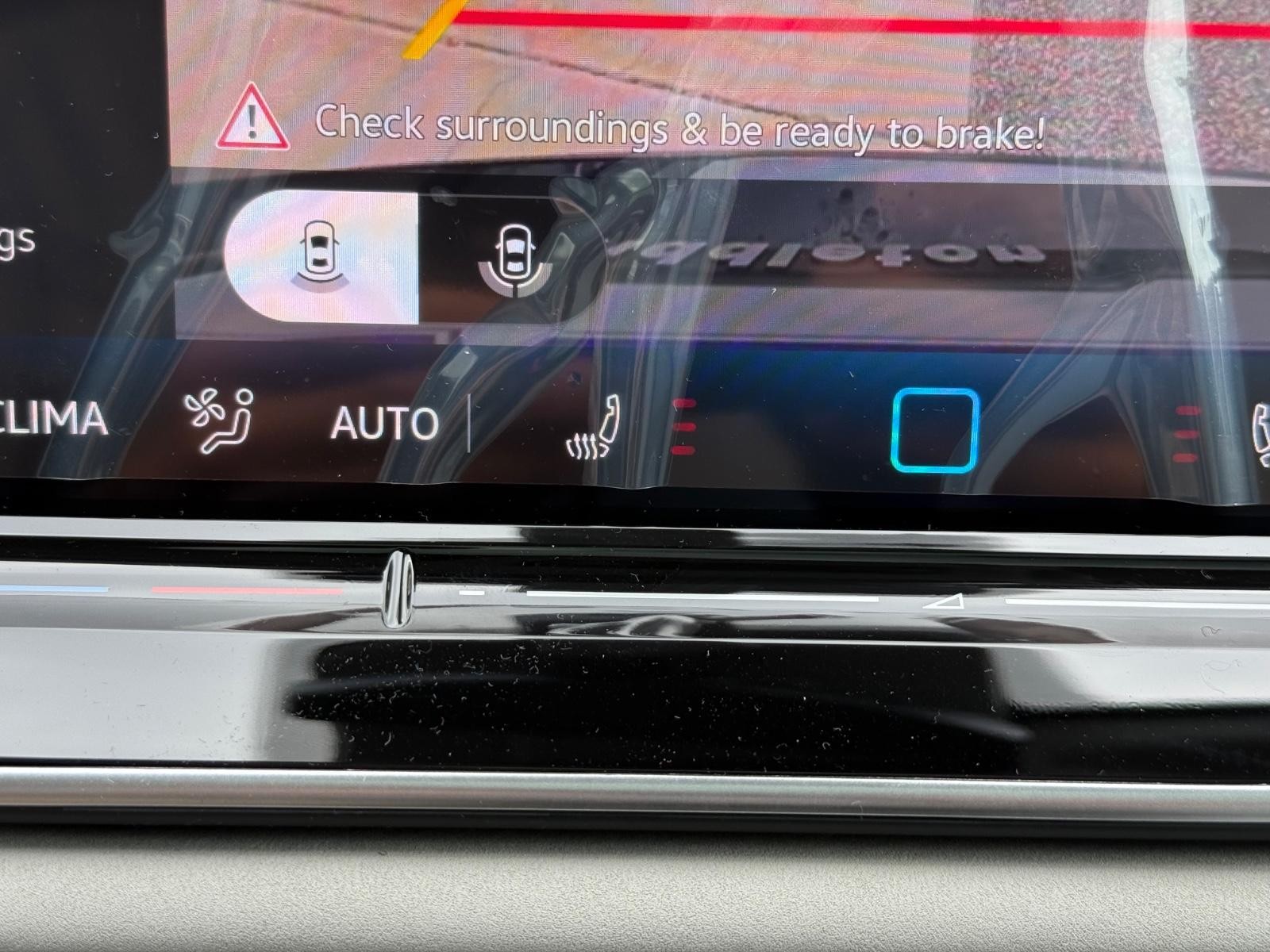 Volkswagen Tiguan Vehicle Image 14