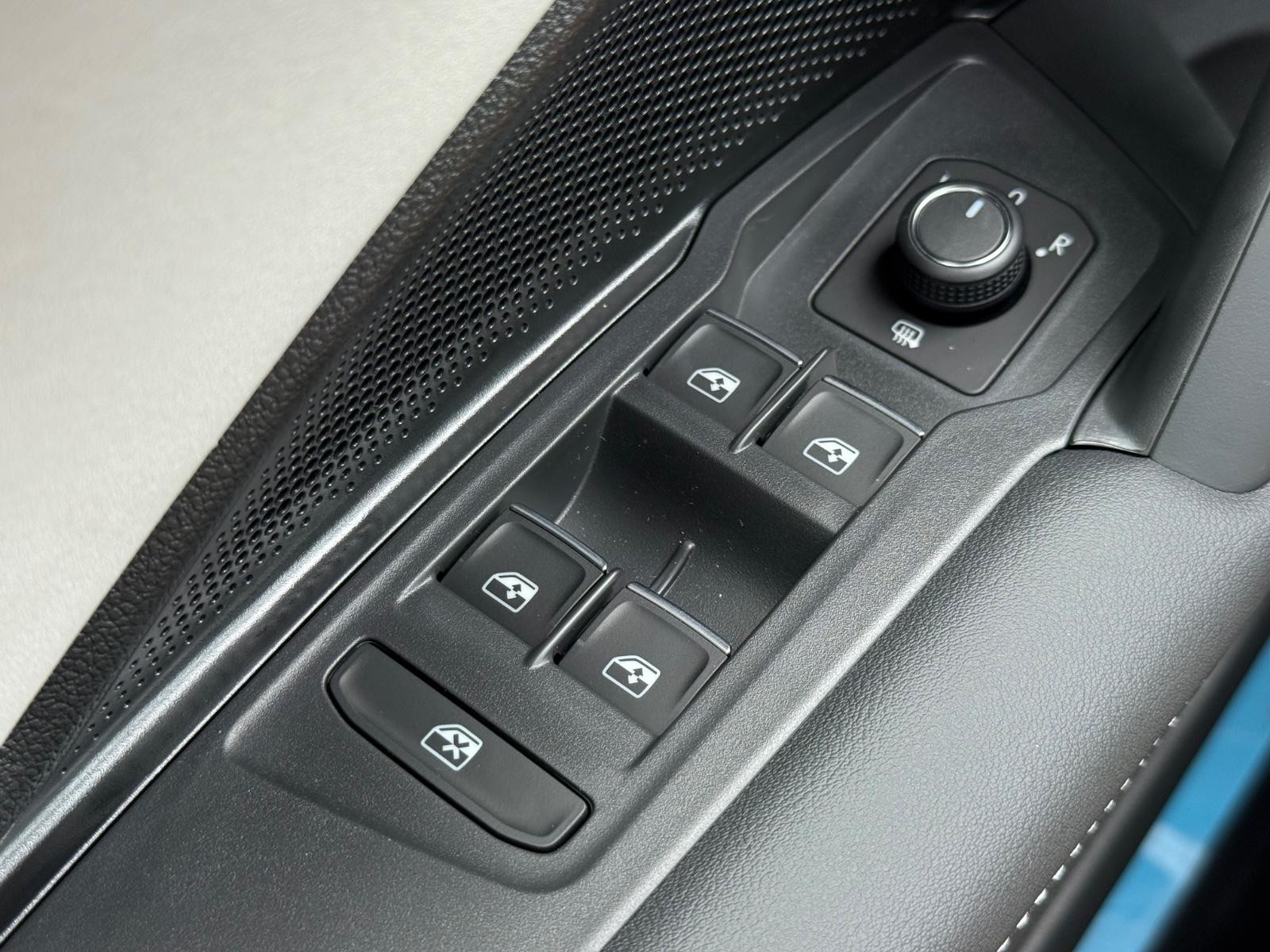 Volkswagen Tiguan Vehicle Image 15