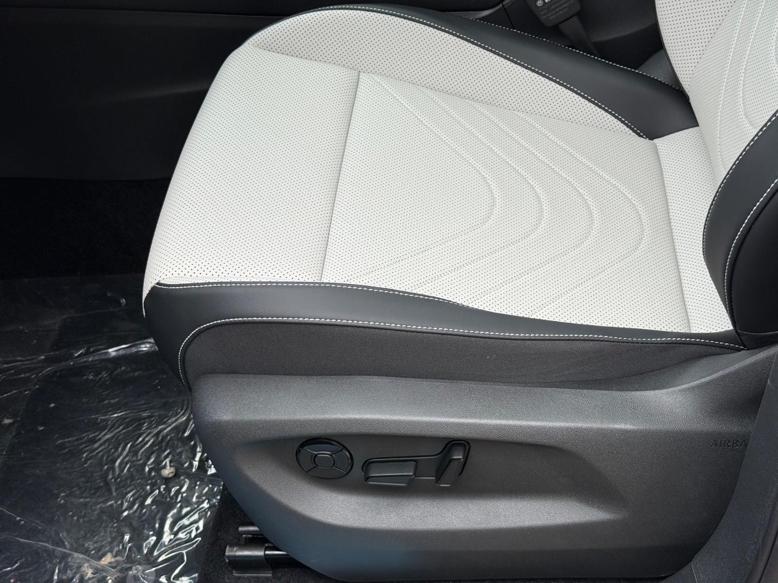 Volkswagen Tiguan Vehicle Image 16