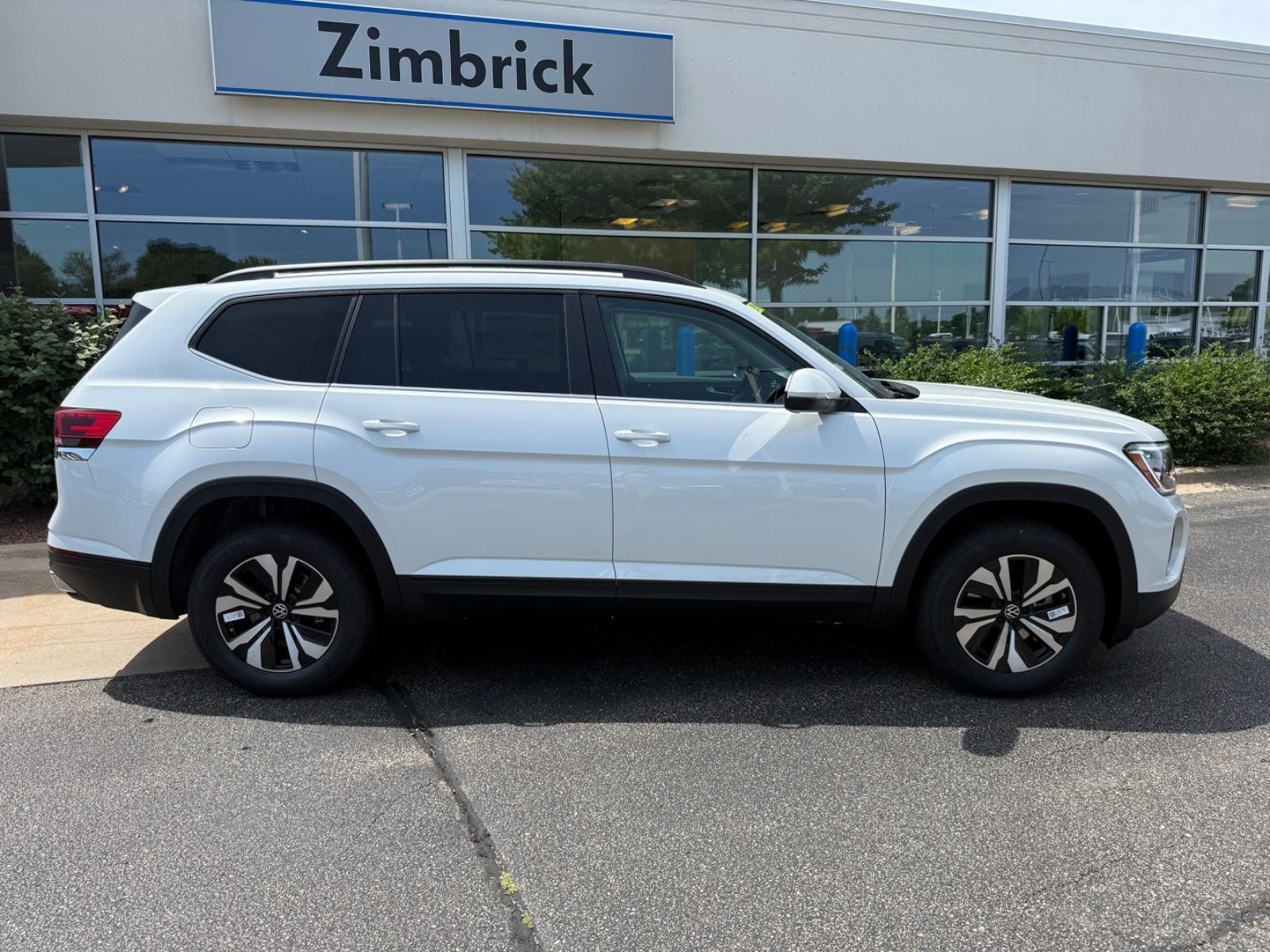 Volkswagen Atlas Vehicle Image 02
