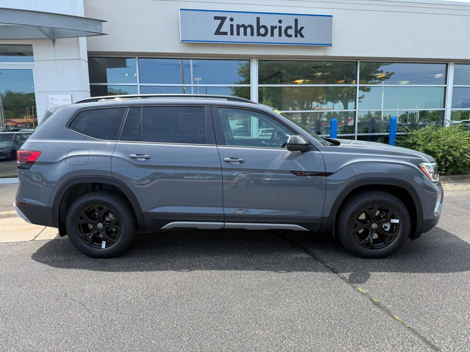Volkswagen Atlas Vehicle Image 02