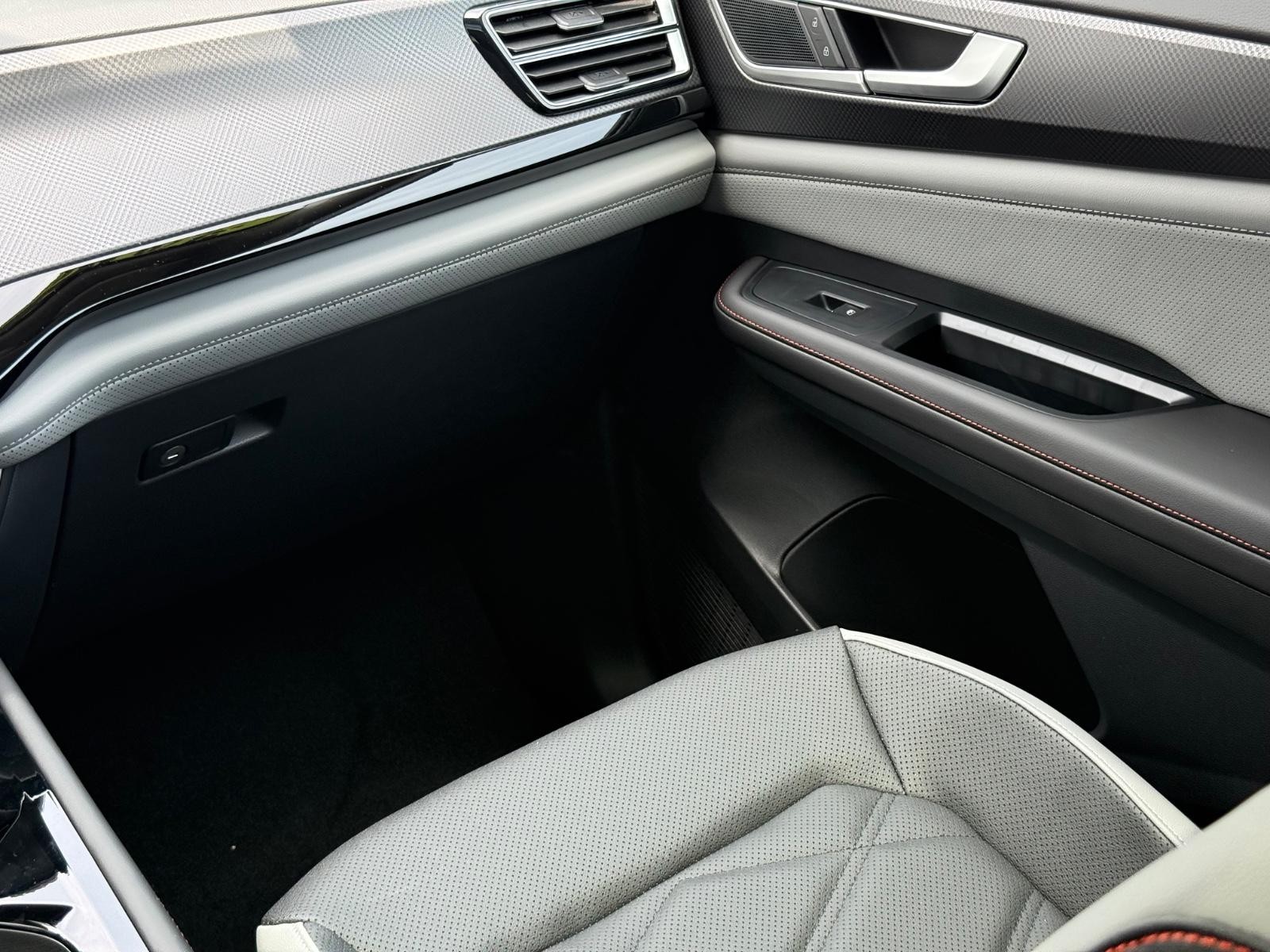 Volkswagen Atlas Vehicle Image 11