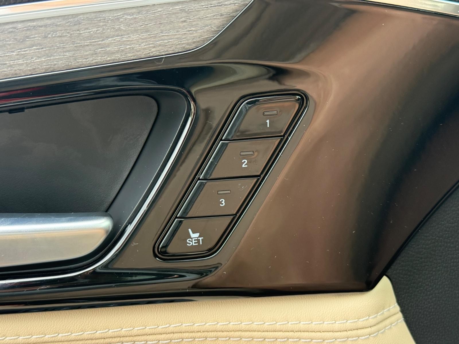 Acura MDX Vehicle Image 10