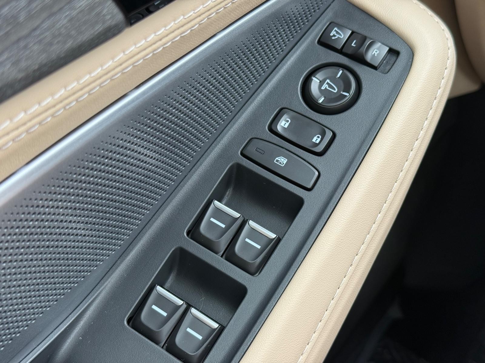 Acura MDX Vehicle Image 15