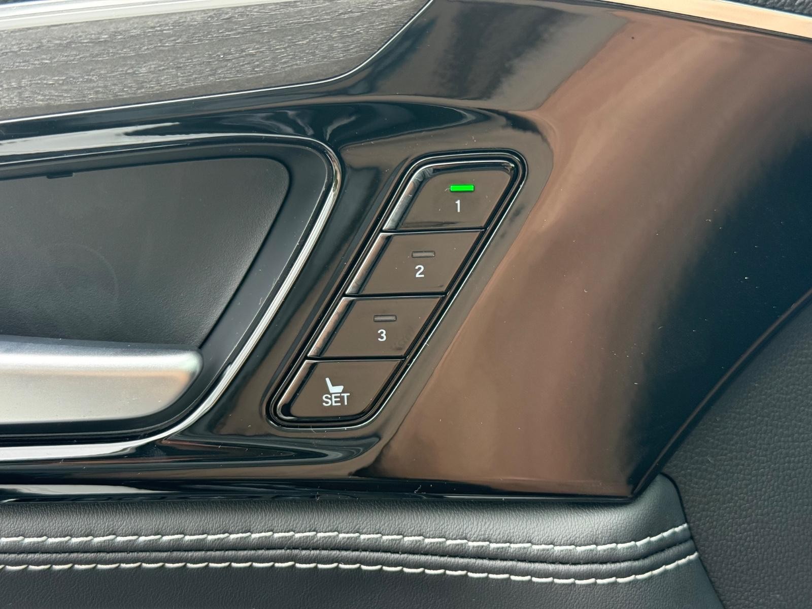 Acura MDX Vehicle Image 10