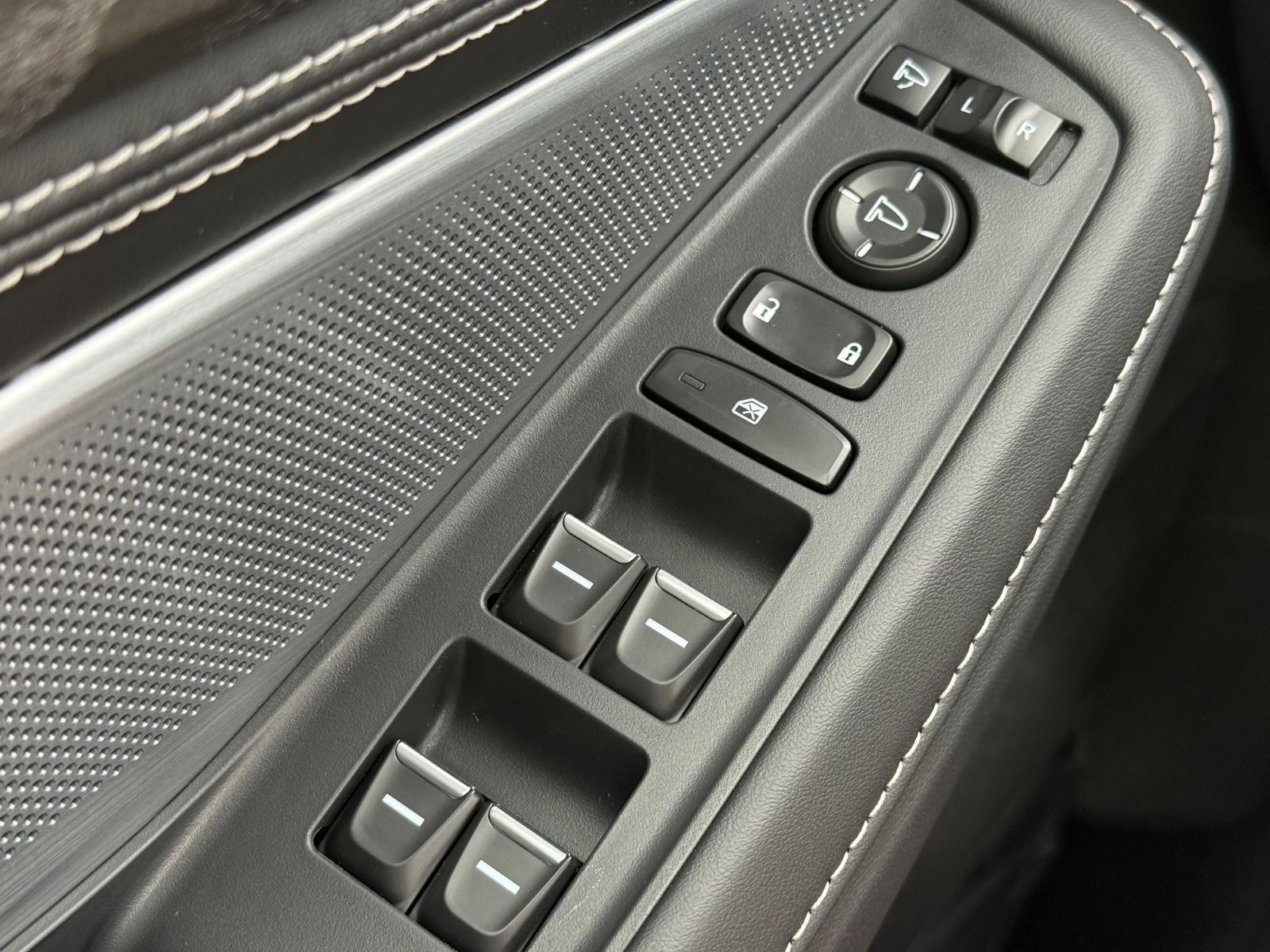 Acura MDX Vehicle Image 15