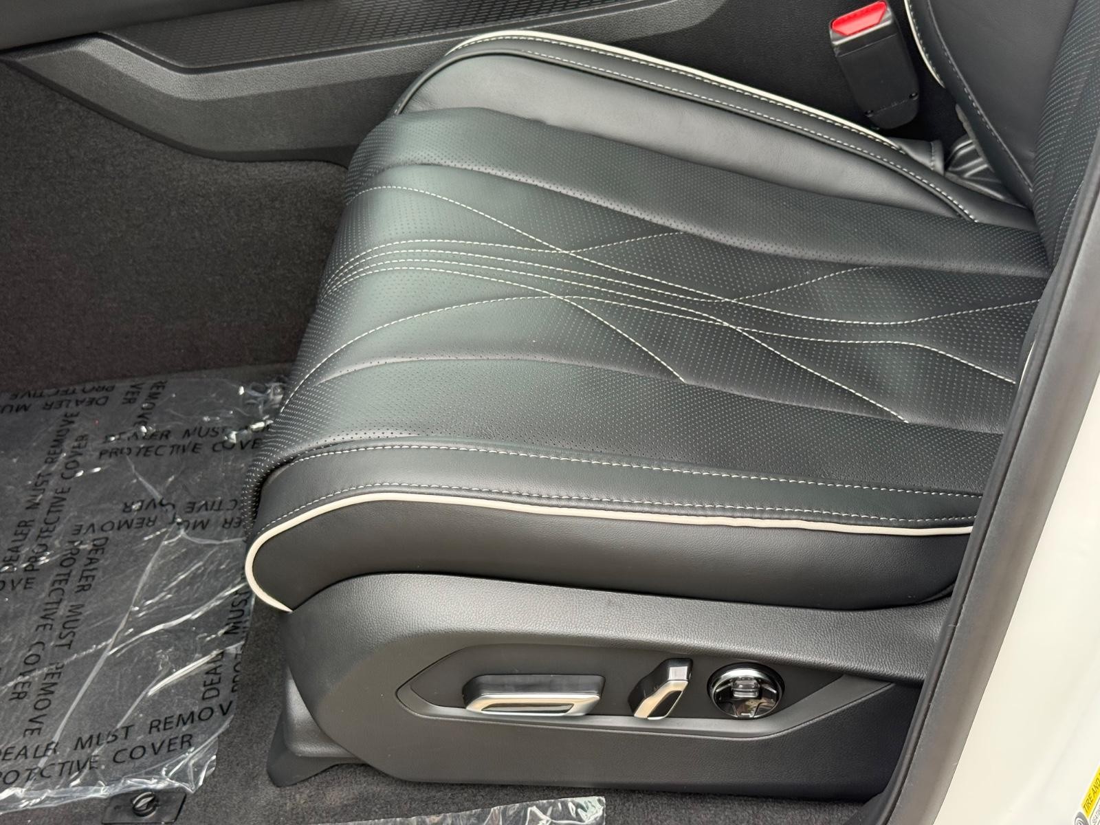 Acura MDX Vehicle Image 16