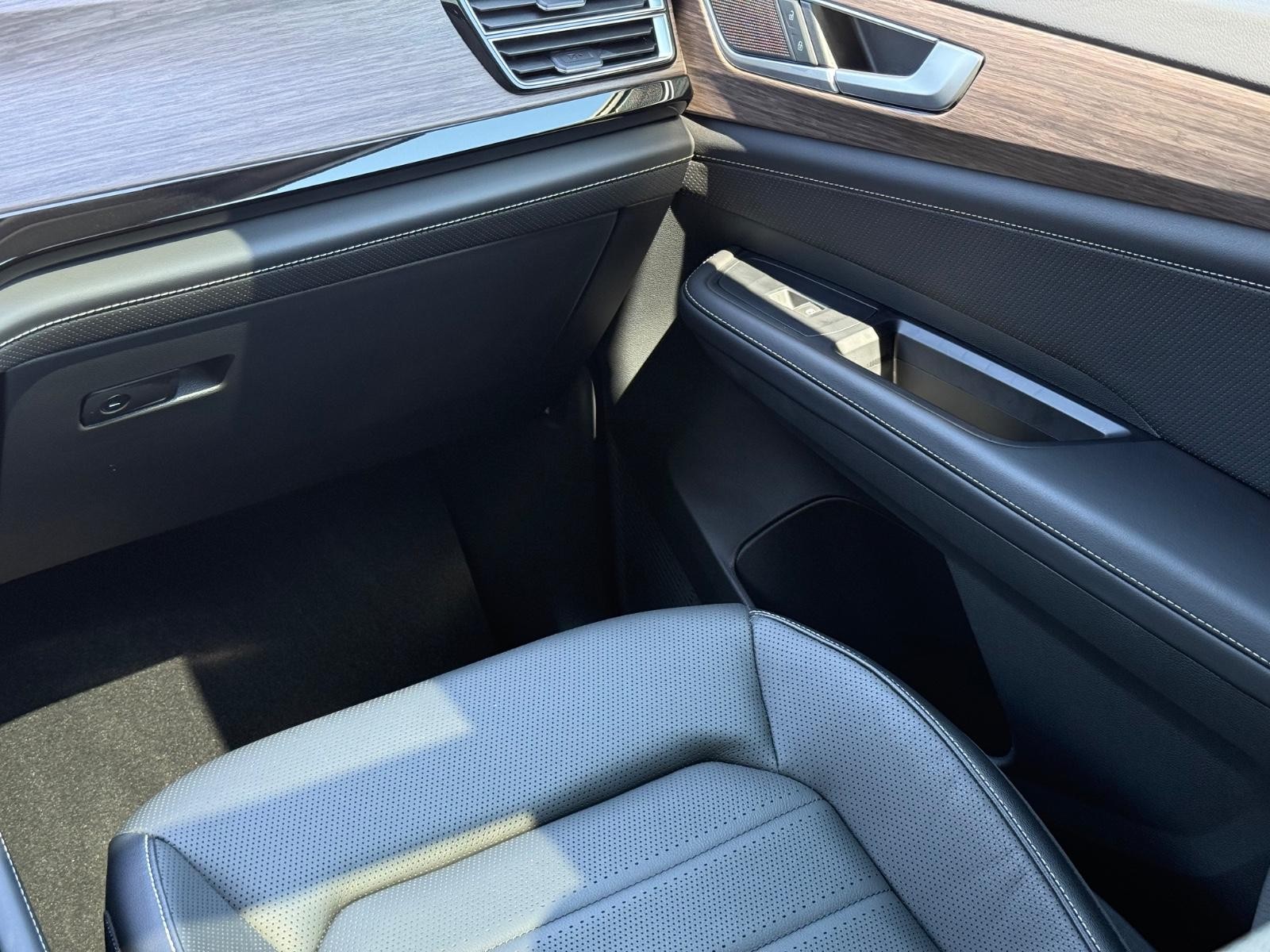 Volkswagen Atlas Vehicle Image 16