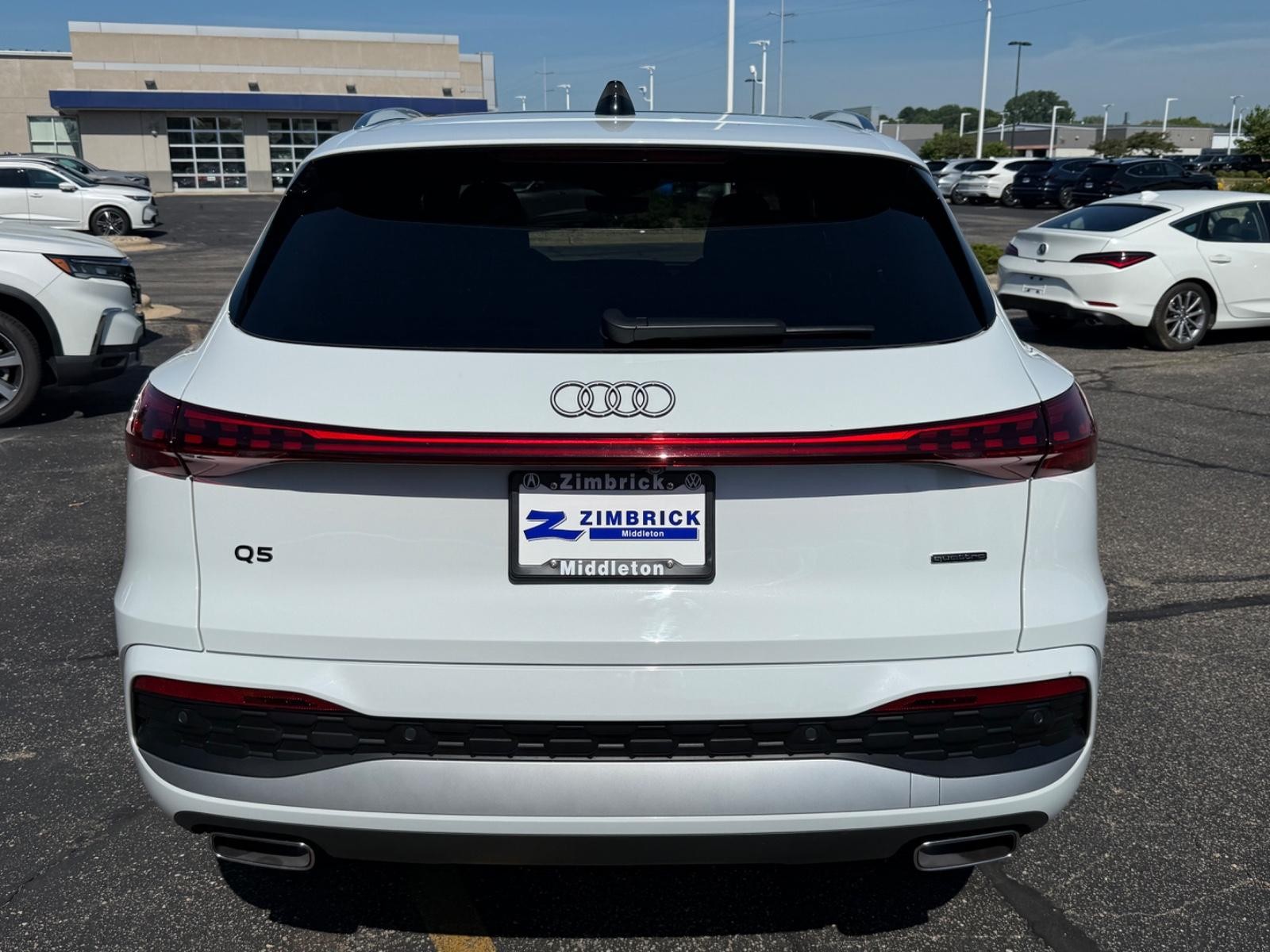 Audi Q5 Vehicle Full-screen Gallery Image 04