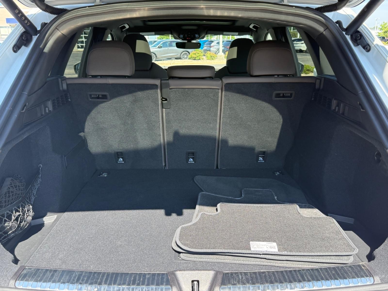 Audi Q5 Vehicle Full-screen Gallery Image 05