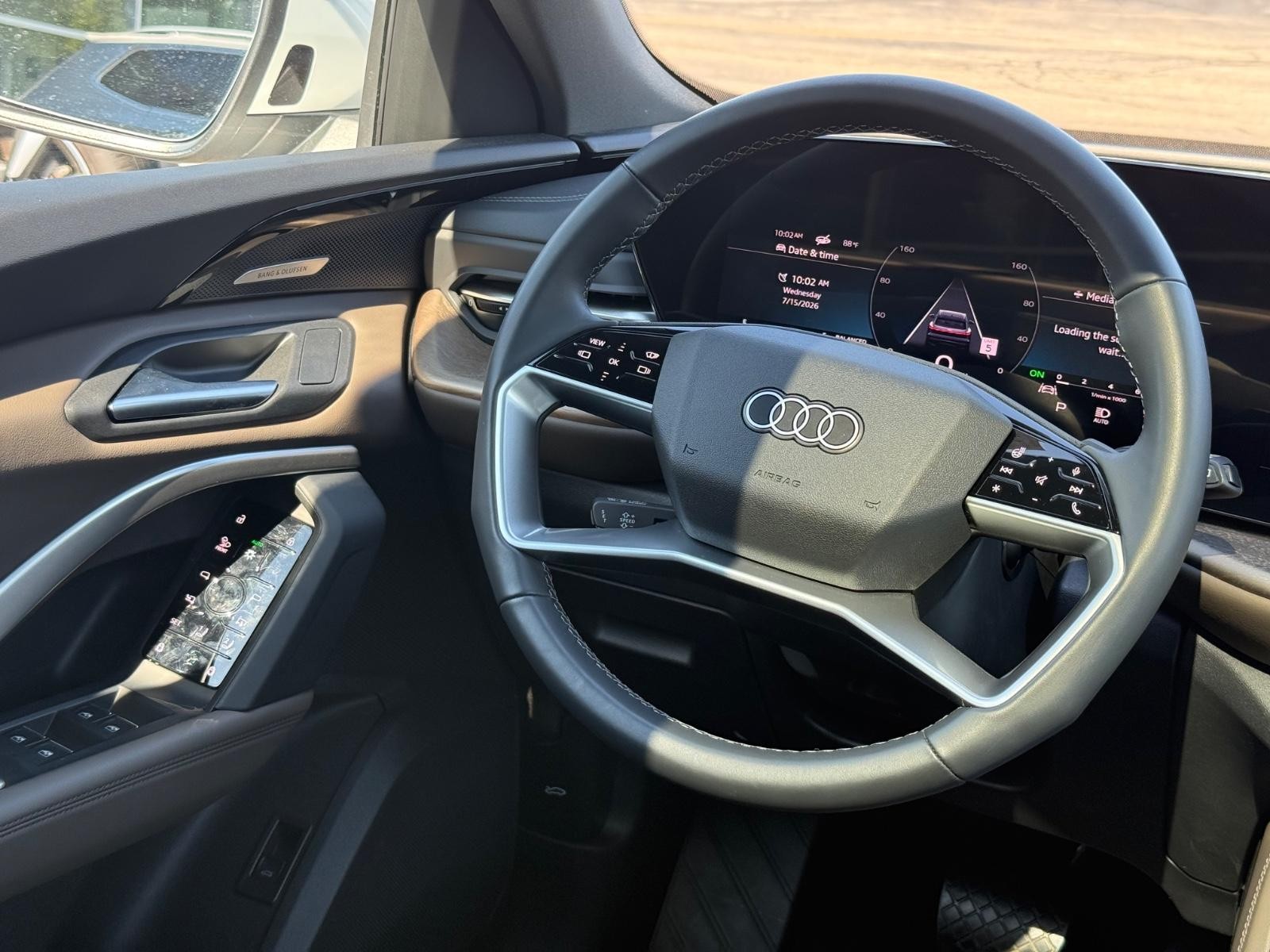 Audi Q5 Vehicle Full-screen Gallery Image 14