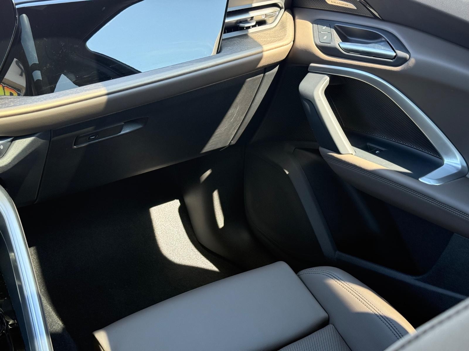 Audi Q5 Vehicle Full-screen Gallery Image 15