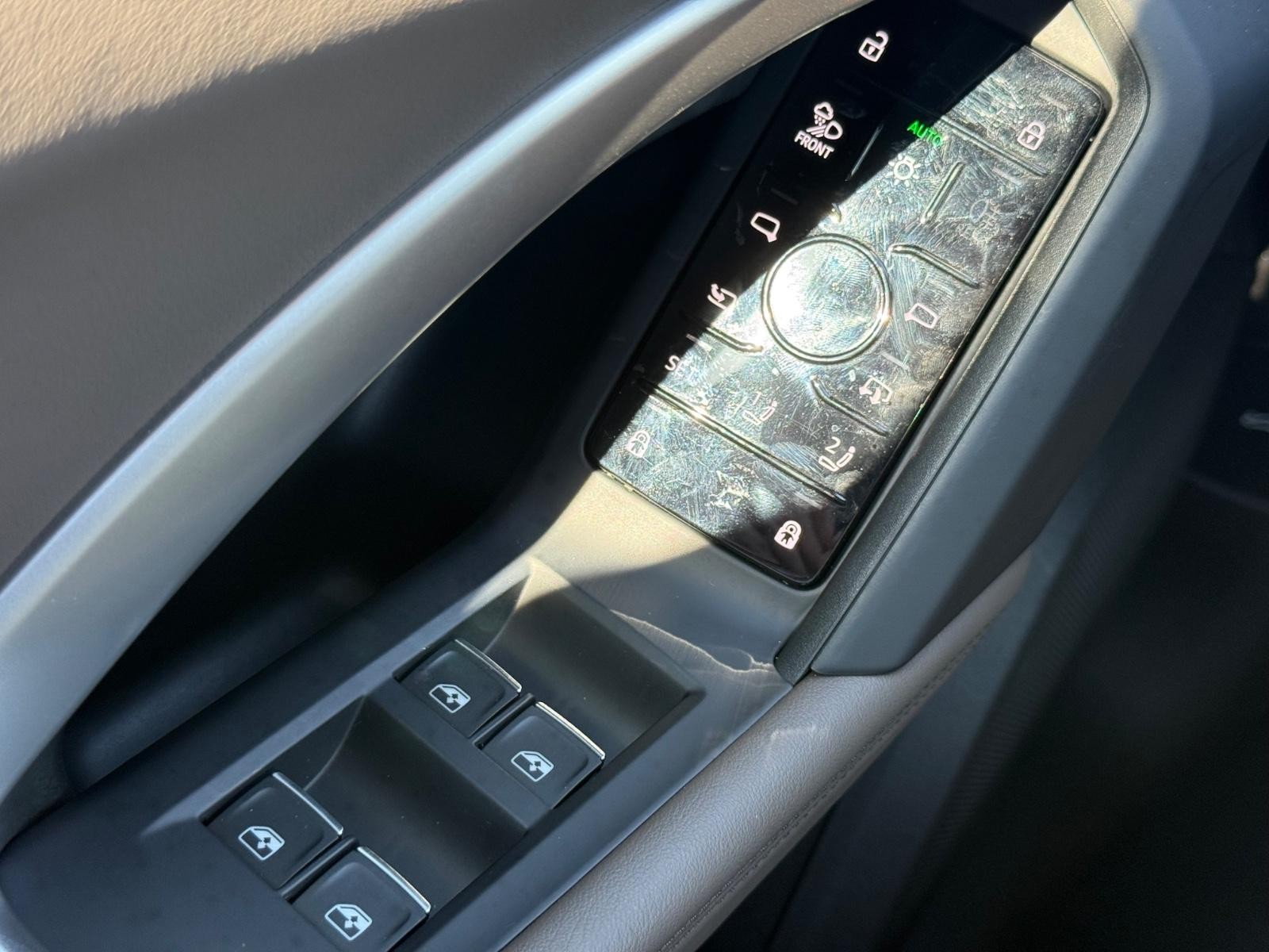 Audi Q5 Vehicle Full-screen Gallery Image 20
