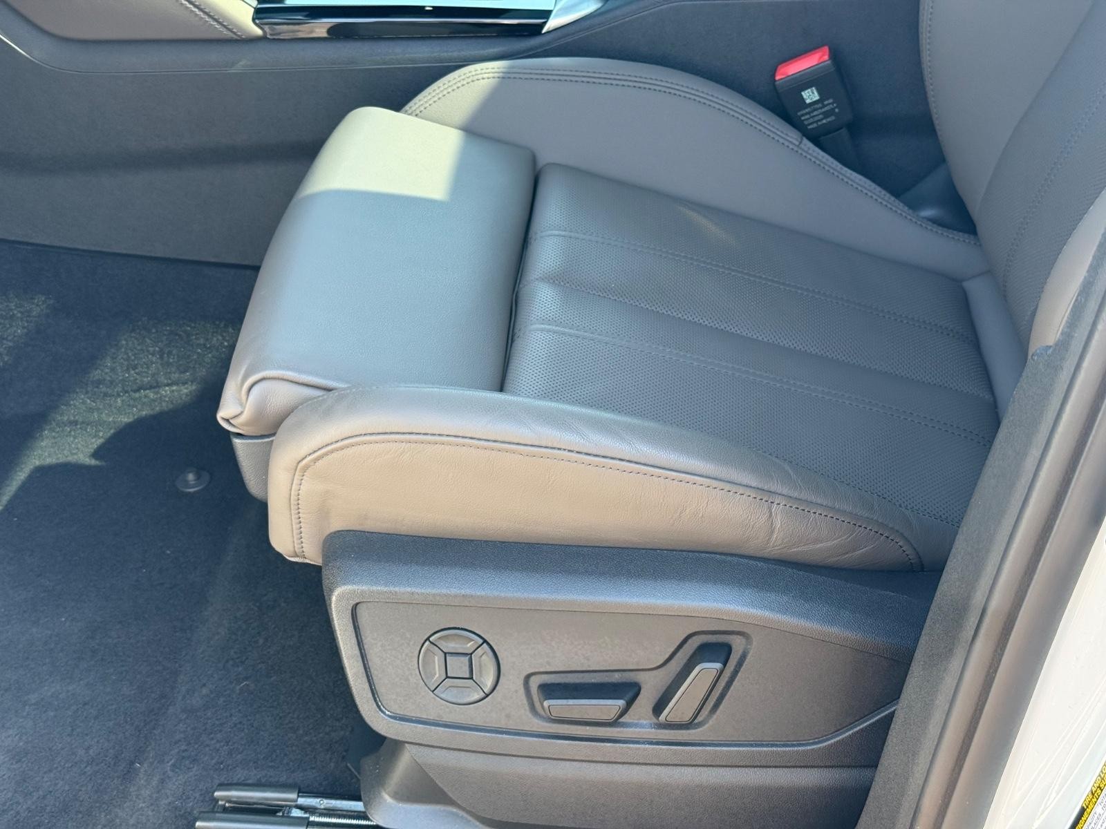 Audi Q5 Vehicle Full-screen Gallery Image 21