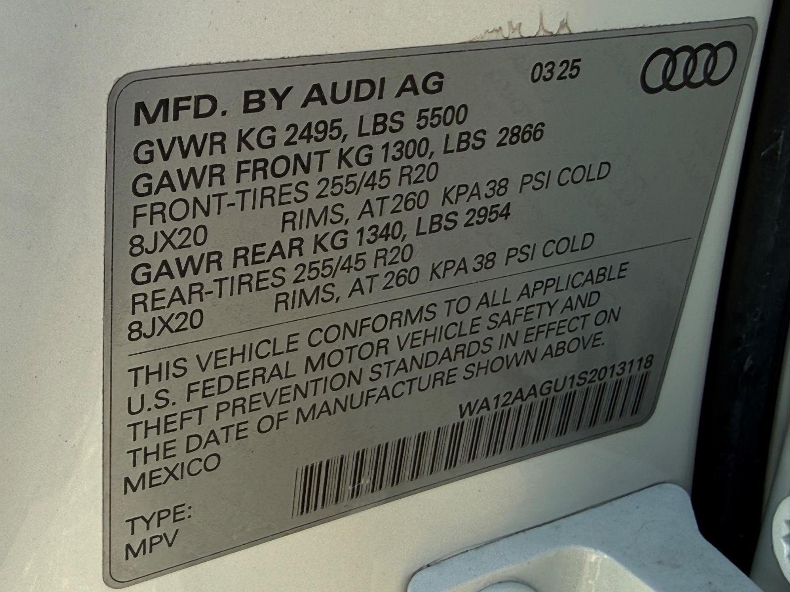 Audi Q5 Vehicle Full-screen Gallery Image 22