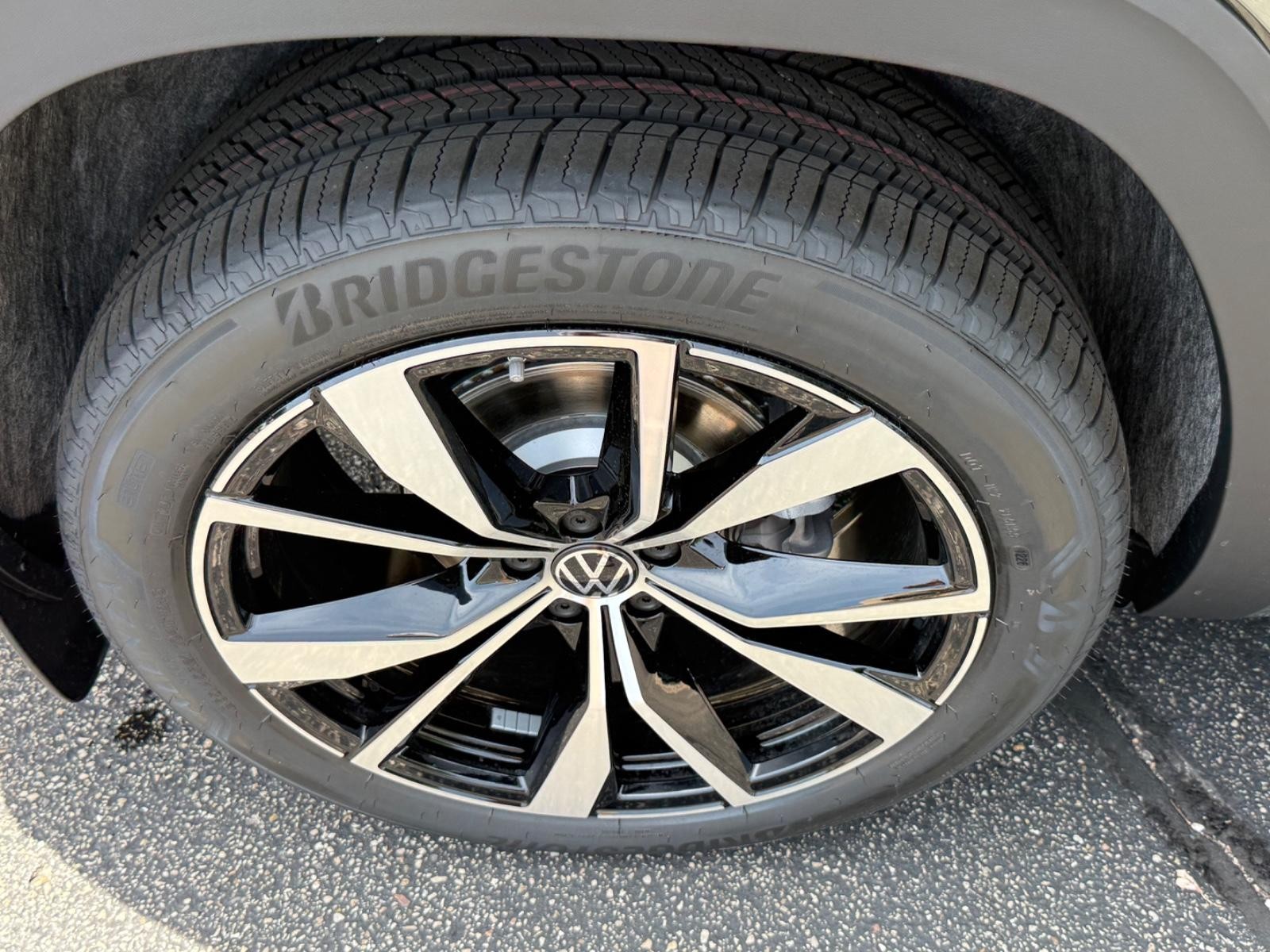 Volkswagen Atlas Cross Sport Vehicle Image 04