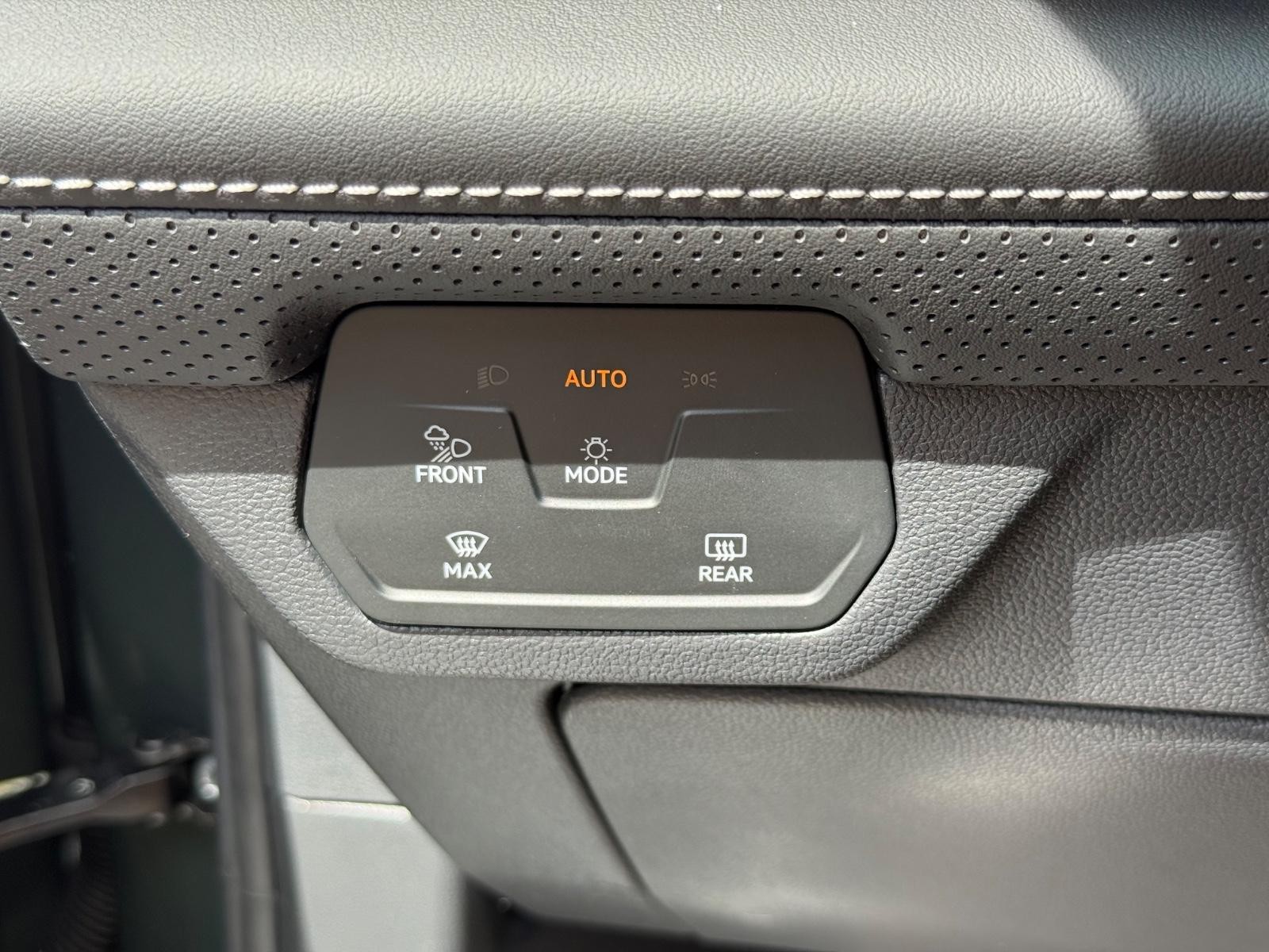 Volkswagen Atlas Cross Sport Vehicle Image 11