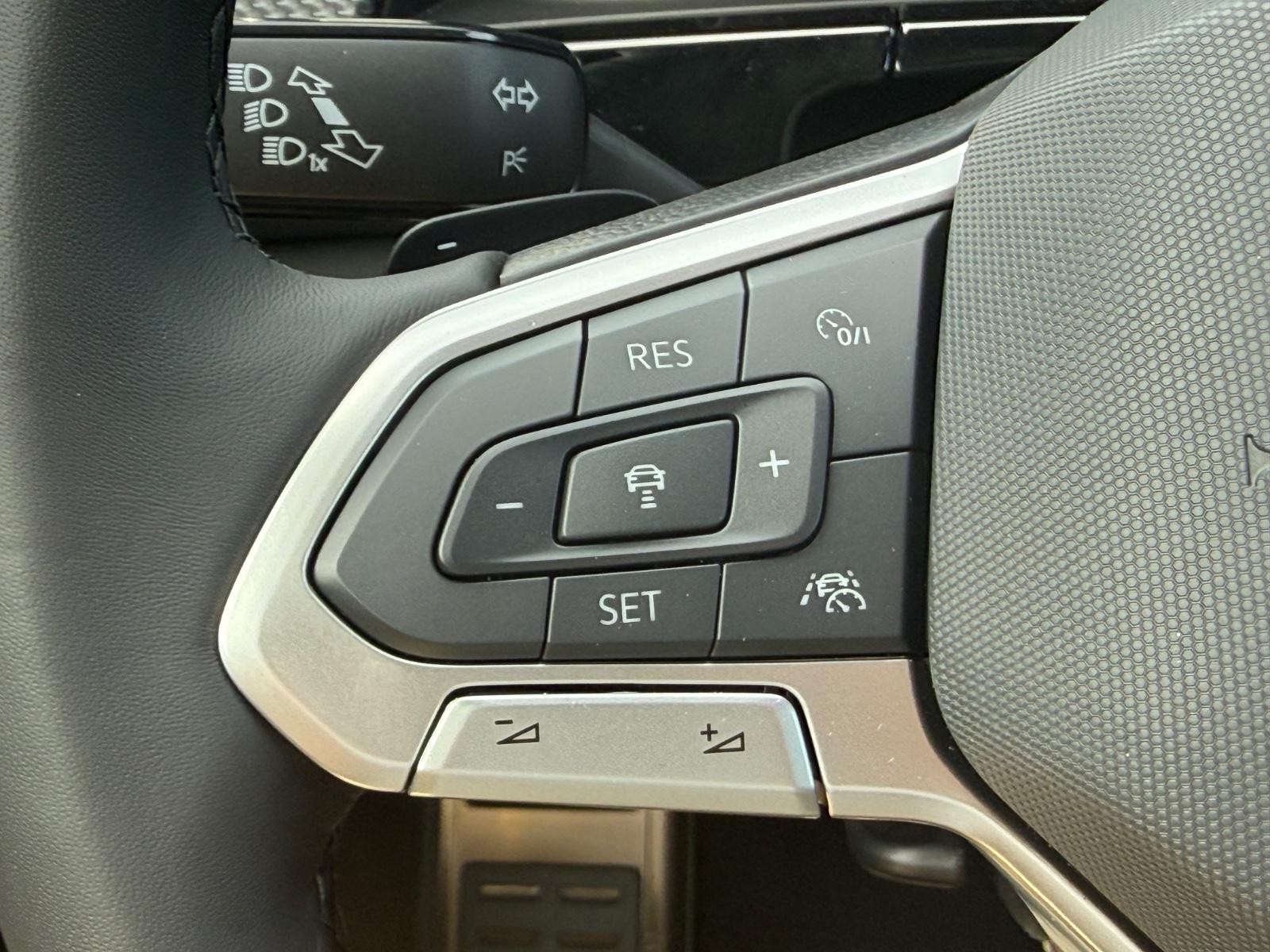 Volkswagen Atlas Cross Sport Vehicle Image 12