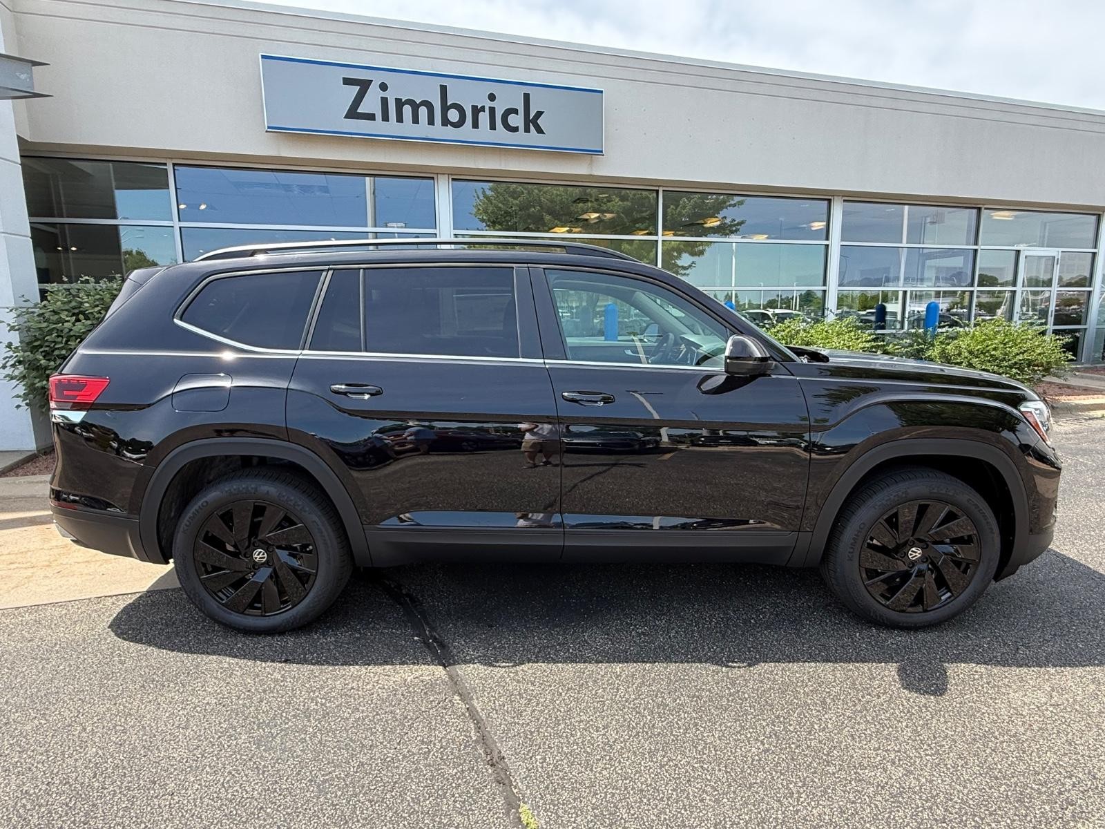Volkswagen Atlas Vehicle Image 02