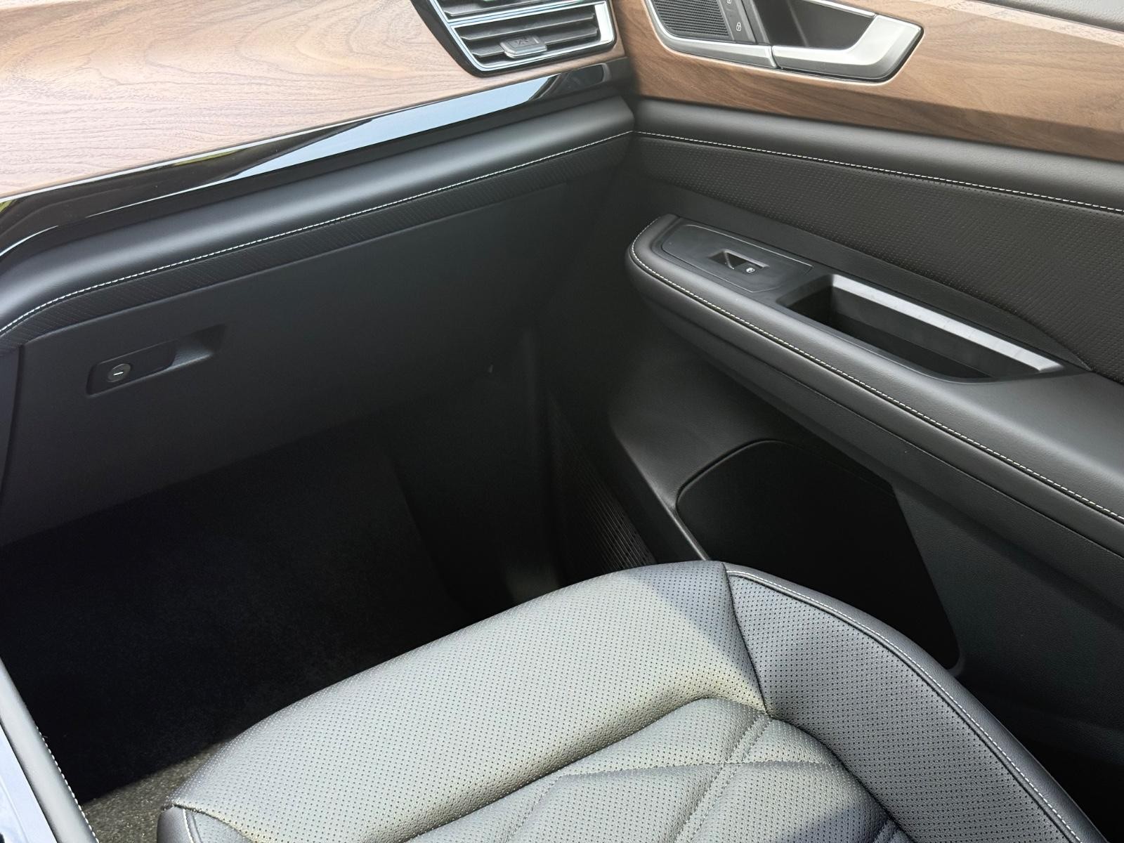 Volkswagen Atlas Vehicle Image 11