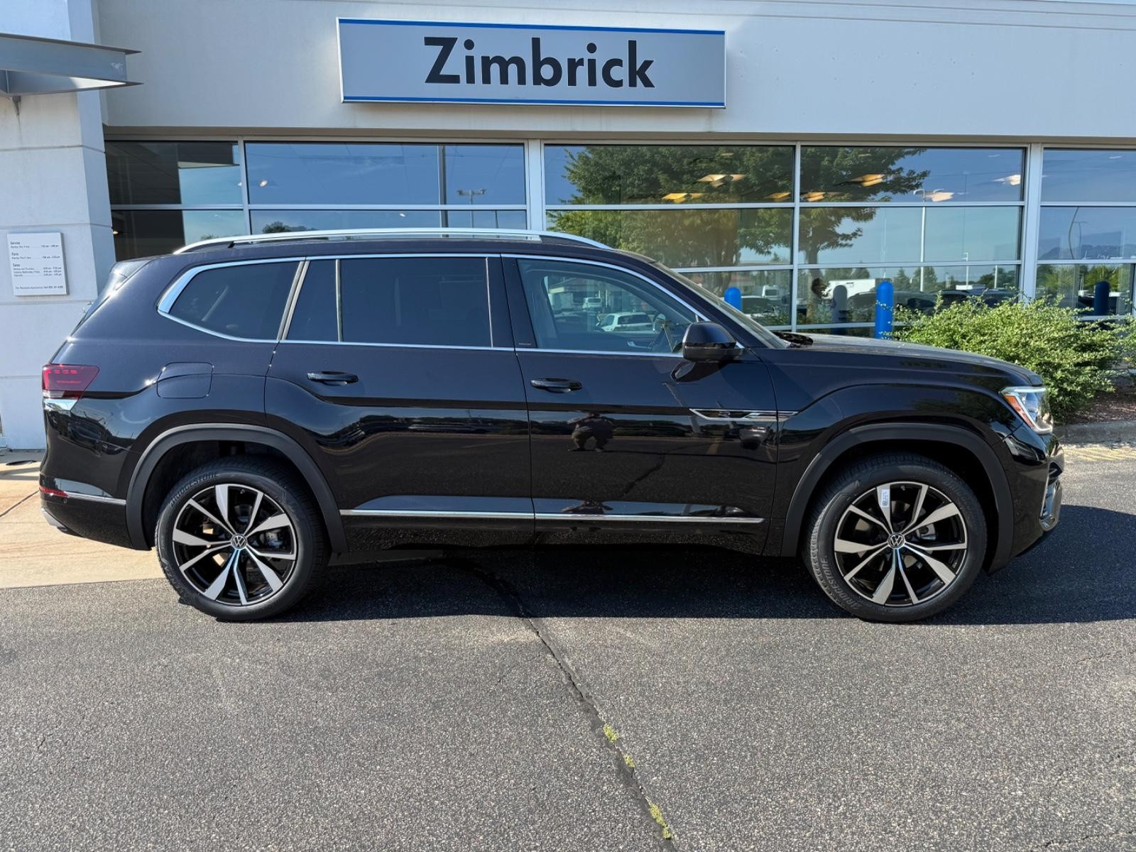 Volkswagen Atlas Vehicle Image 02