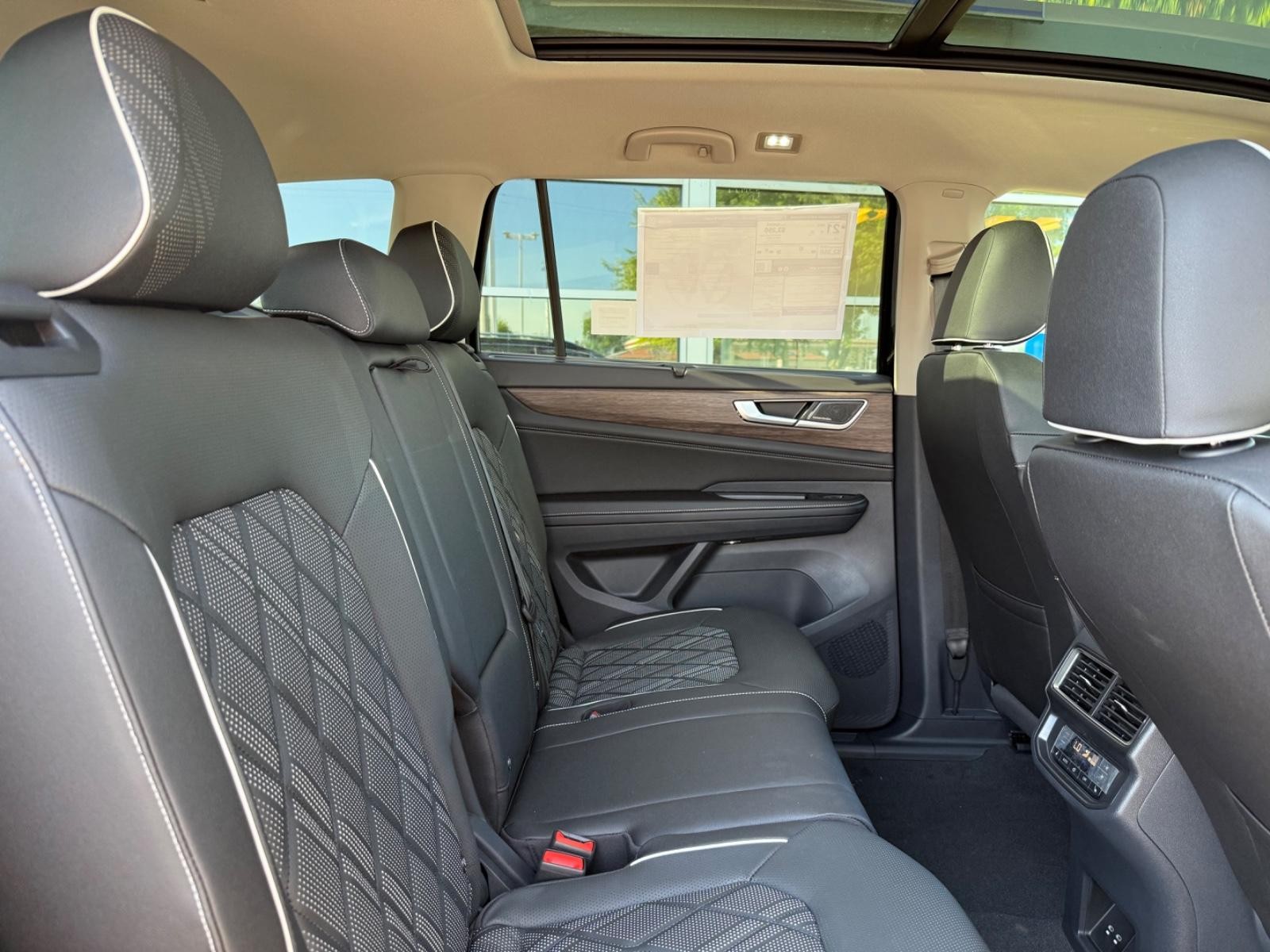 Volkswagen Atlas Vehicle Image 05