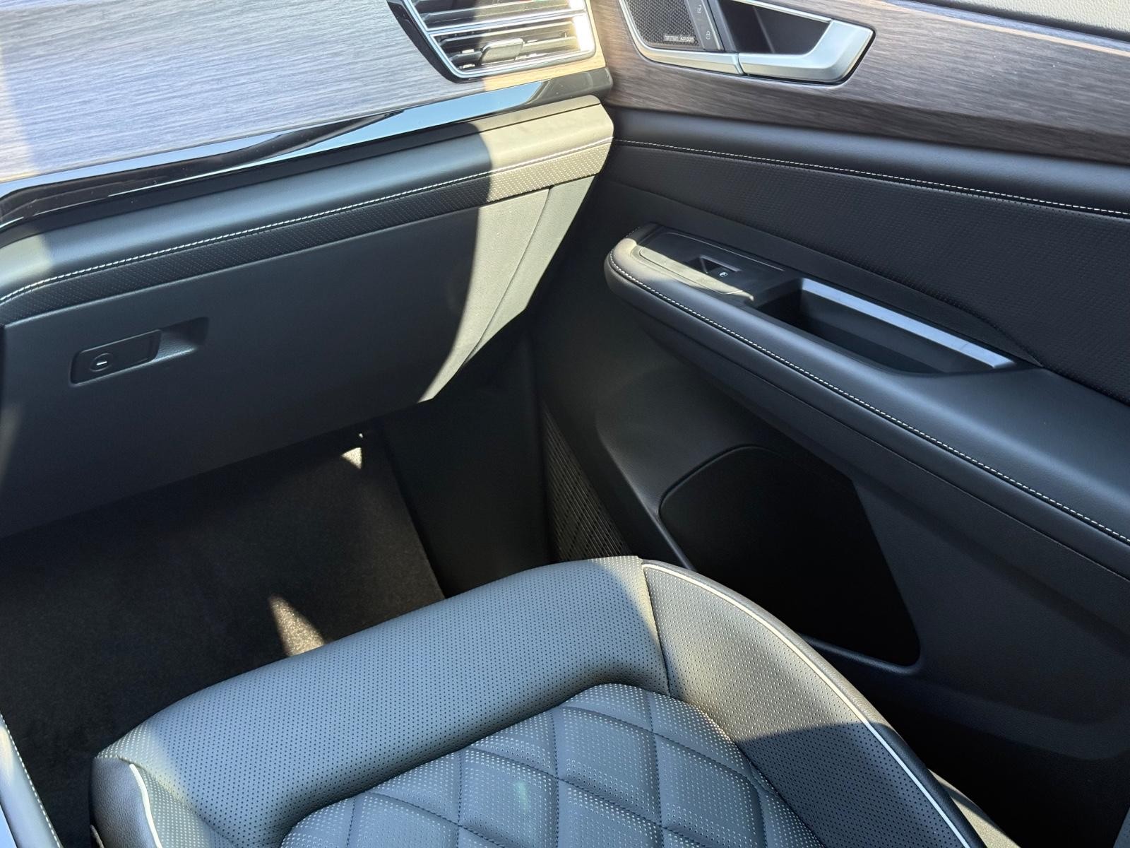 Volkswagen Atlas Vehicle Image 11