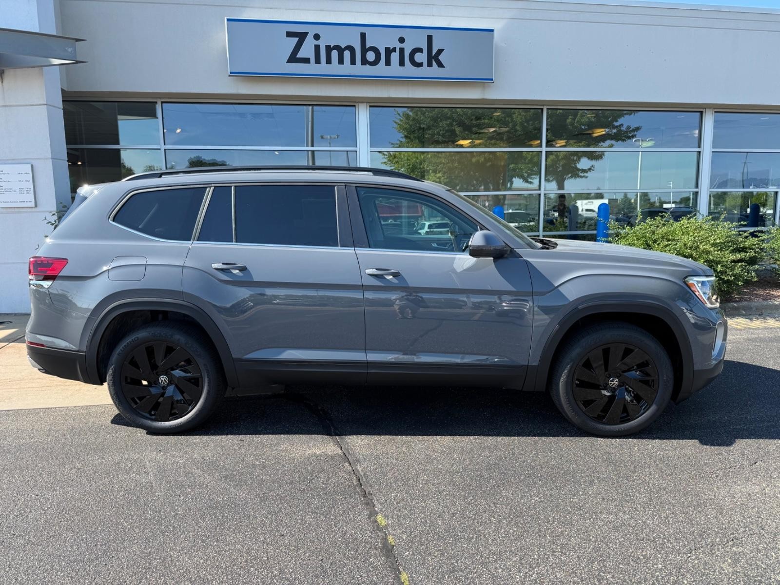 Volkswagen Atlas Vehicle Image 02