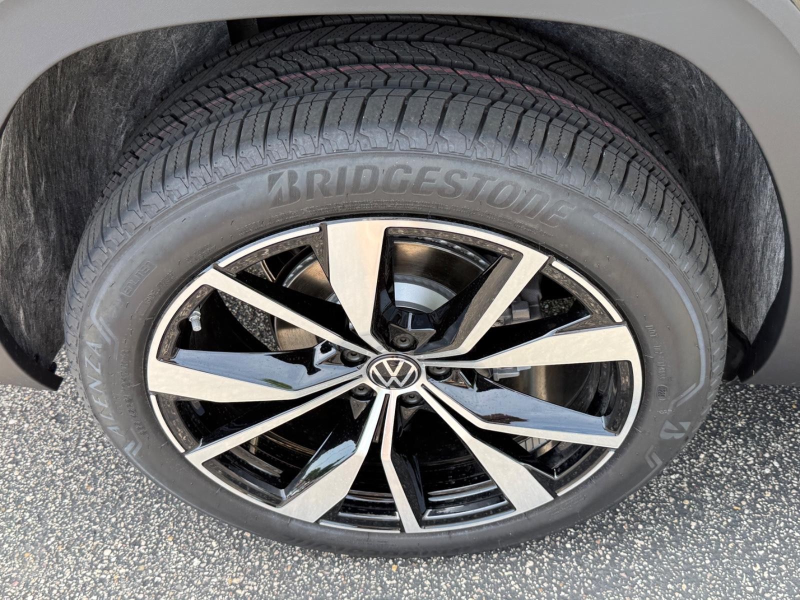 Volkswagen Atlas Vehicle Image 04