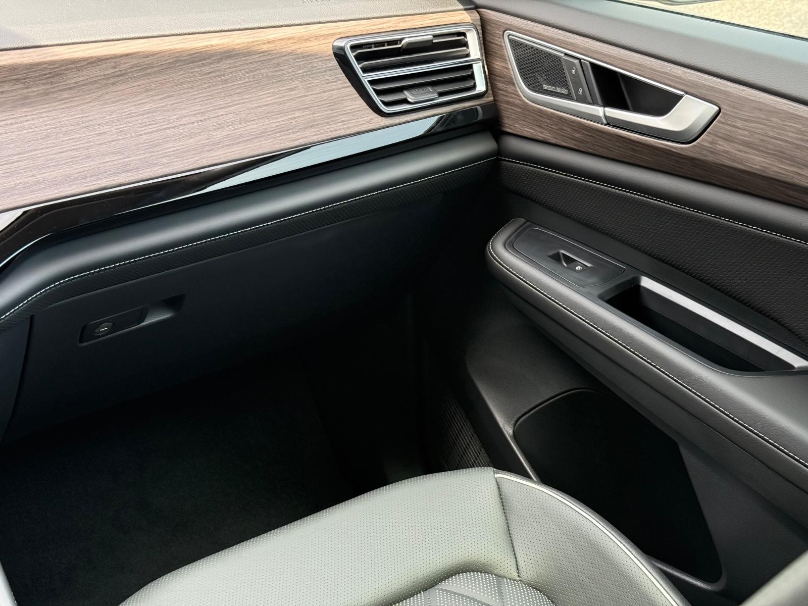 Volkswagen Atlas Vehicle Image 11