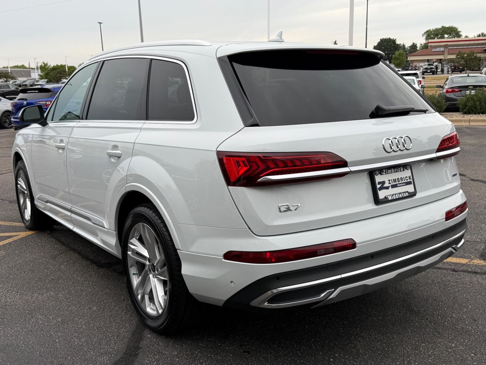 Audi Q7 Vehicle Full-screen Gallery Image 06