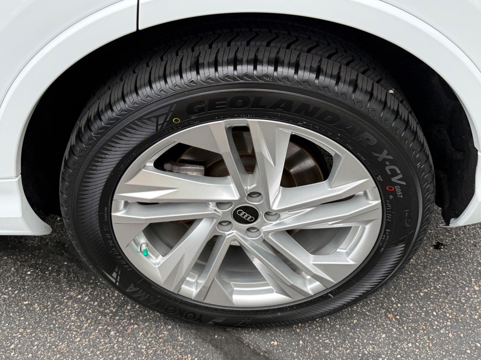 Audi Q7 Vehicle Full-screen Gallery Image 07