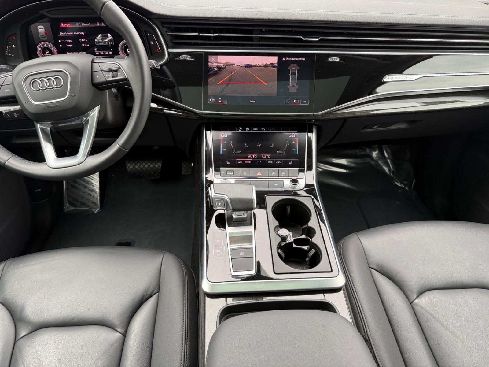 Audi Q7 Vehicle Full-screen Gallery Image 11