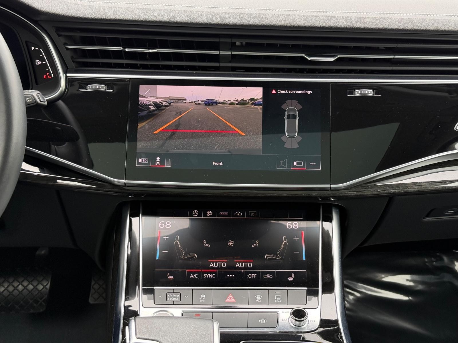 Audi Q7 Vehicle Full-screen Gallery Image 12