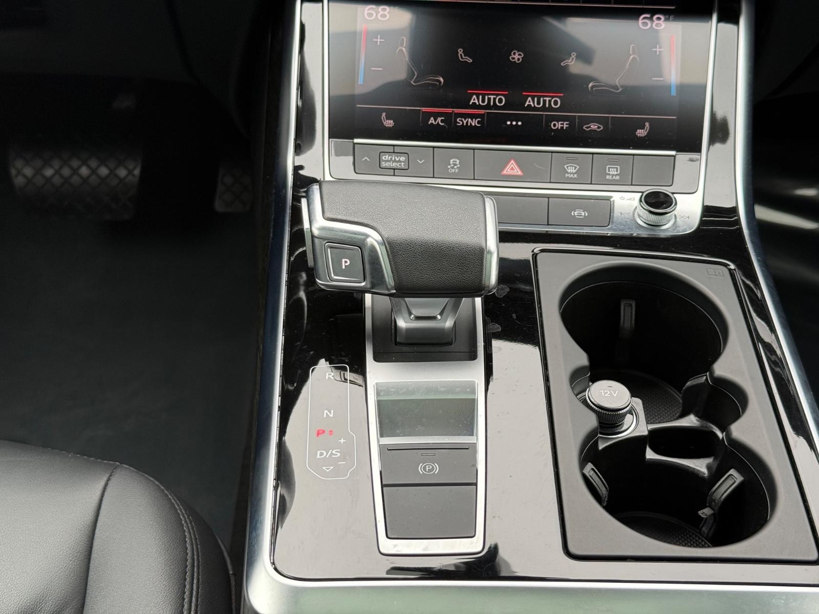 Audi Q7 Vehicle Full-screen Gallery Image 13