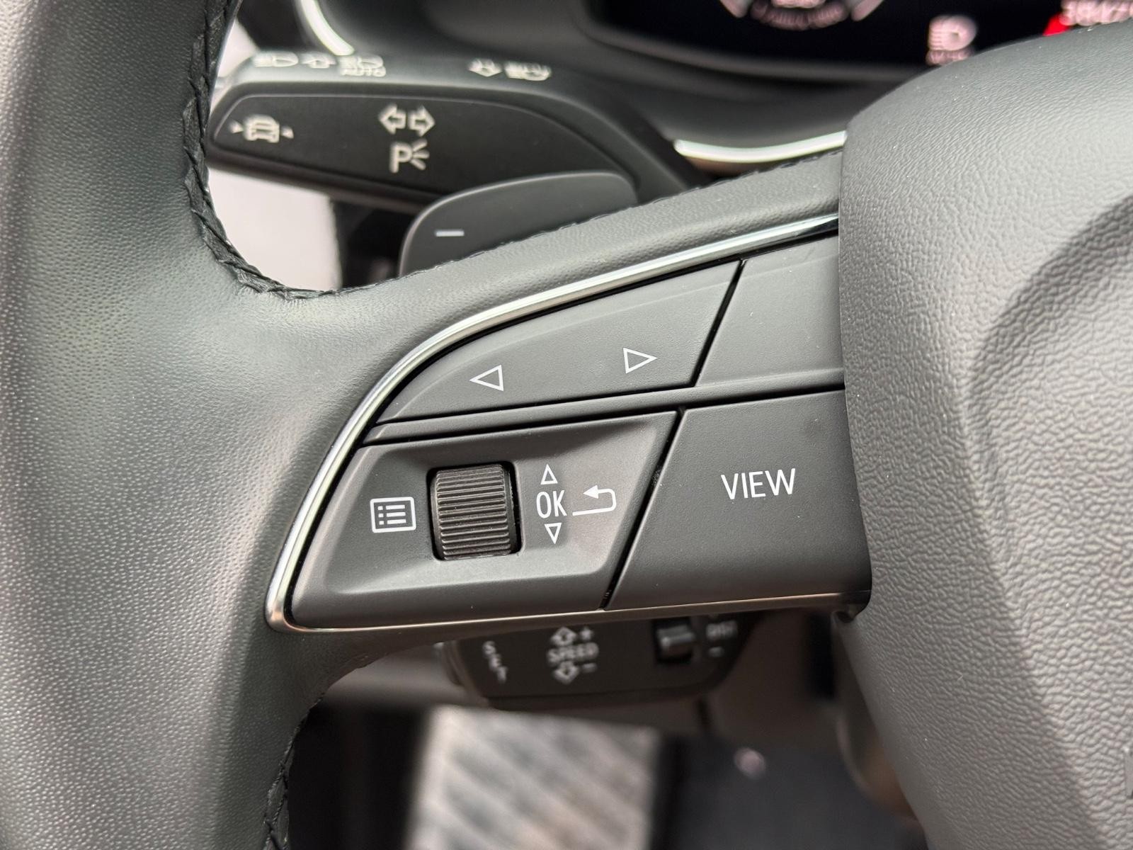 Audi Q7 Vehicle Full-screen Gallery Image 17