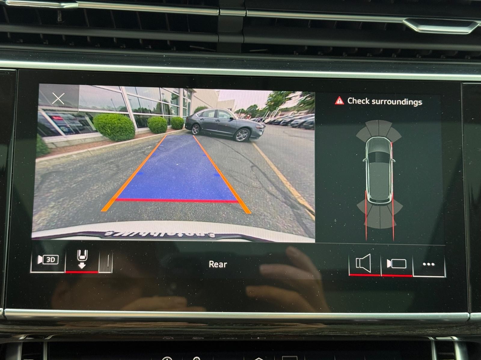 Audi Q7 Vehicle Full-screen Gallery Image 20
