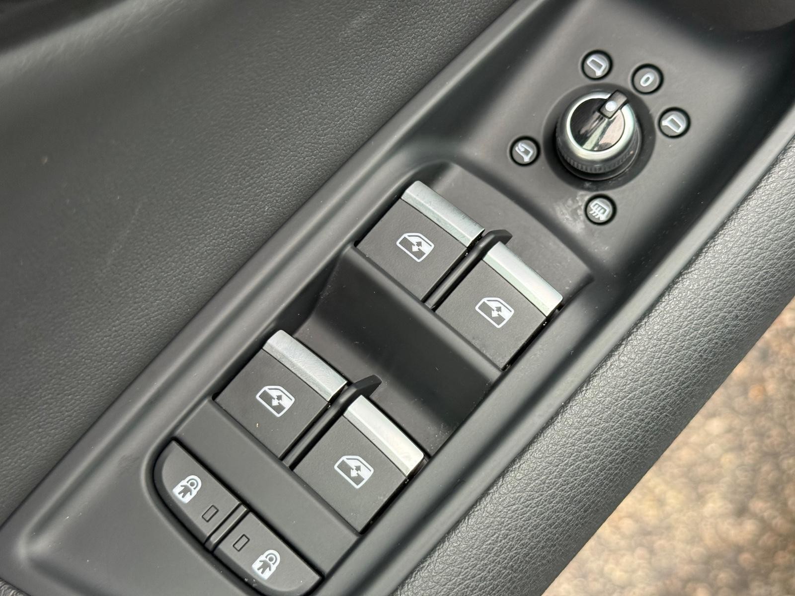 Audi Q7 Vehicle Full-screen Gallery Image 22