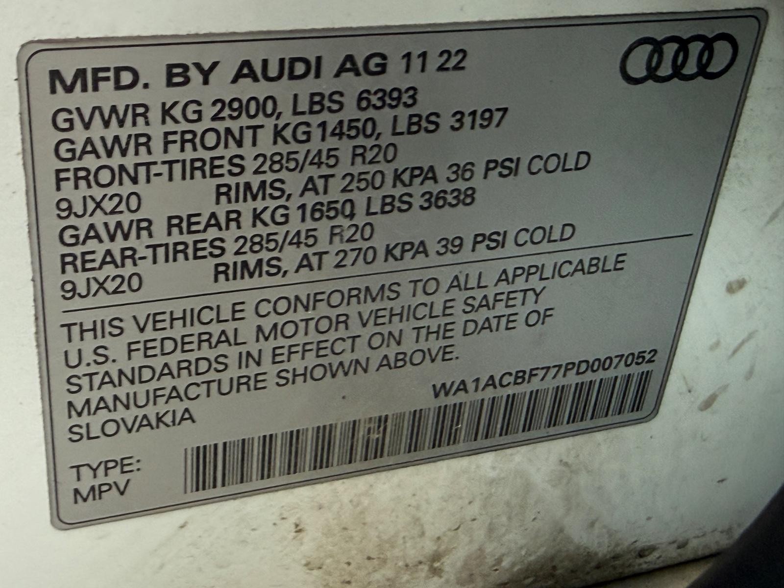 Audi Q7 Vehicle Full-screen Gallery Image 24